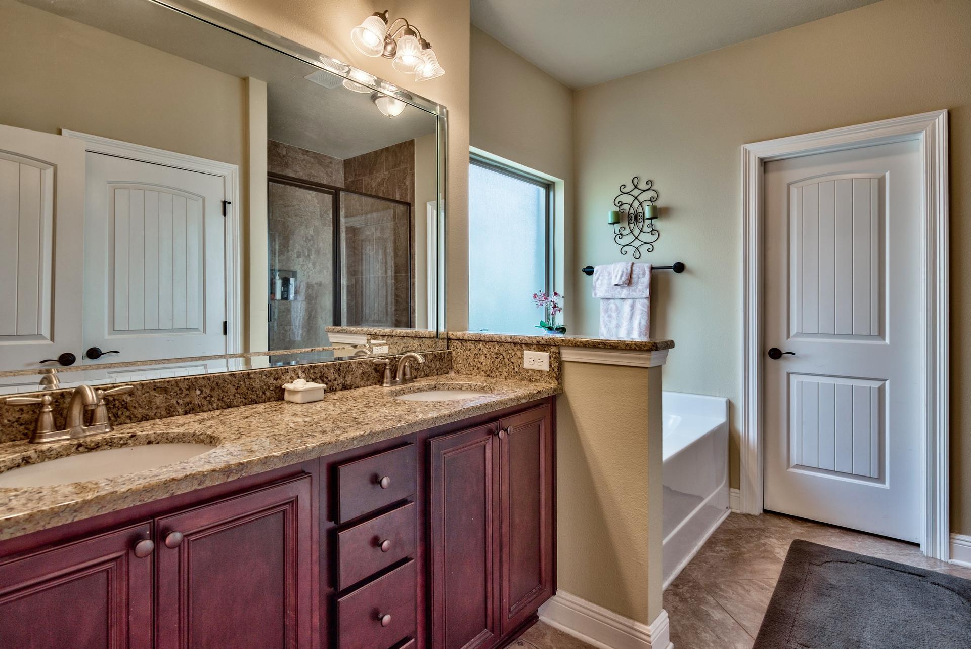 WHISPERING LAKE - Residential