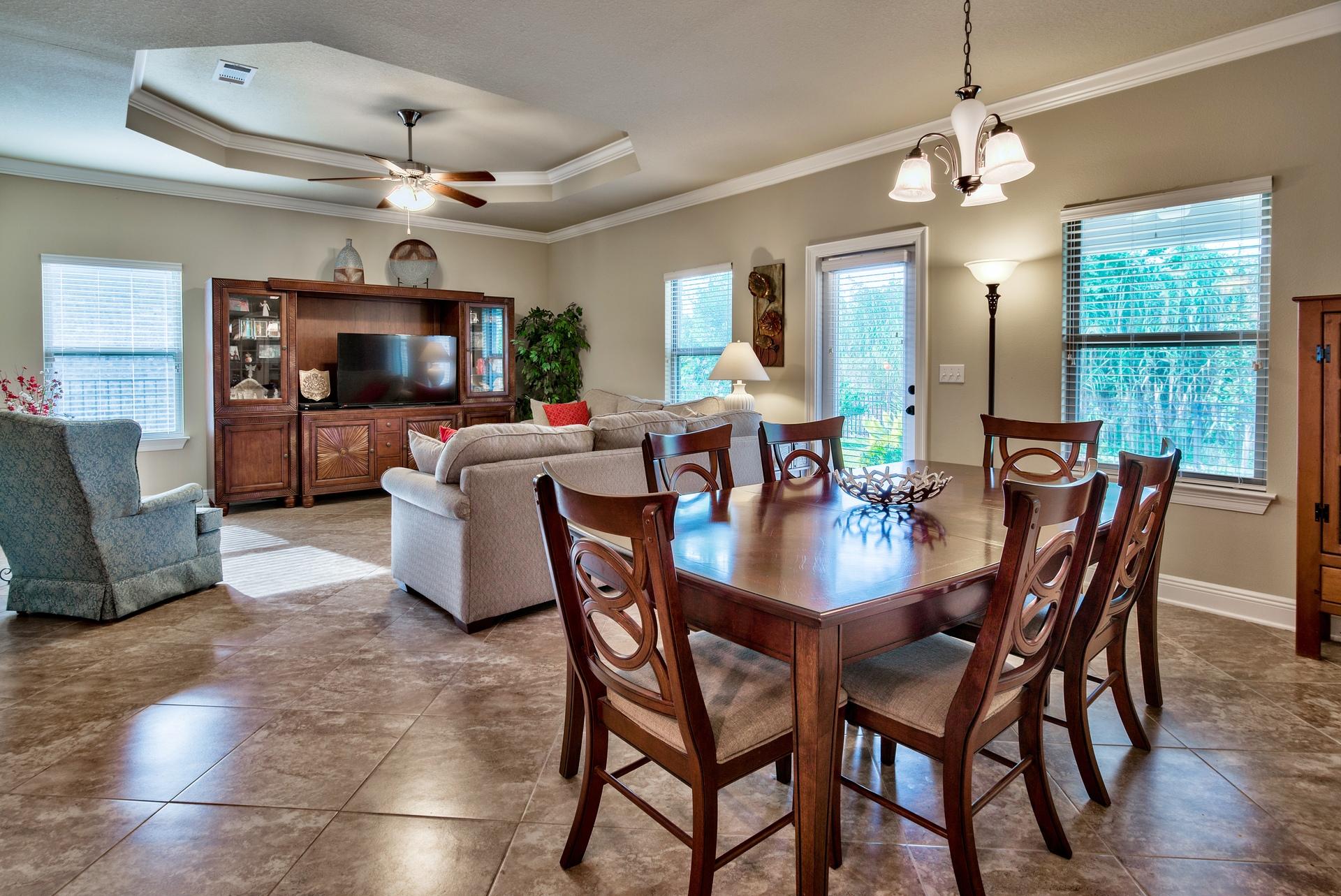 WHISPERING LAKE - Residential