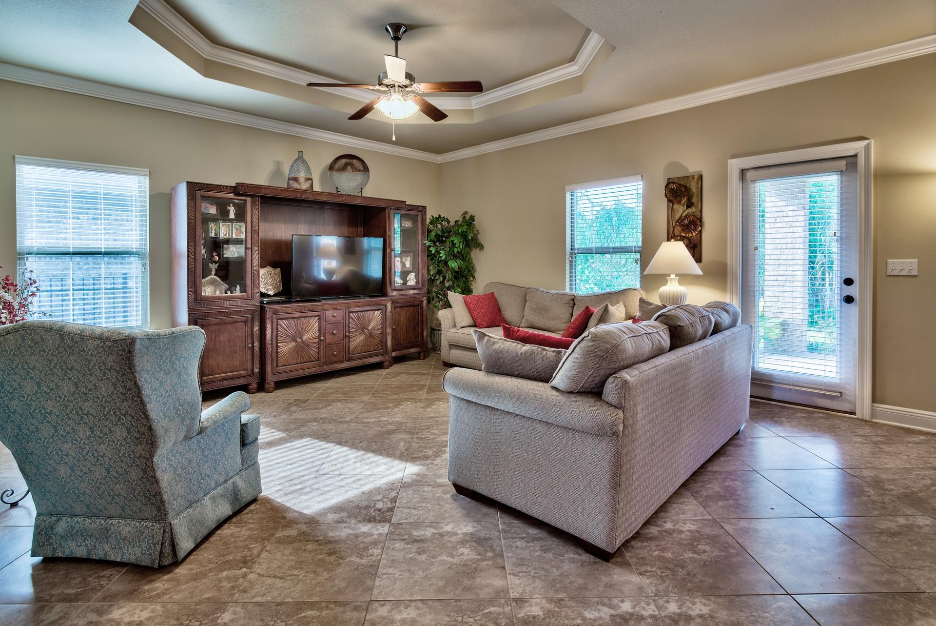 WHISPERING LAKE - Residential