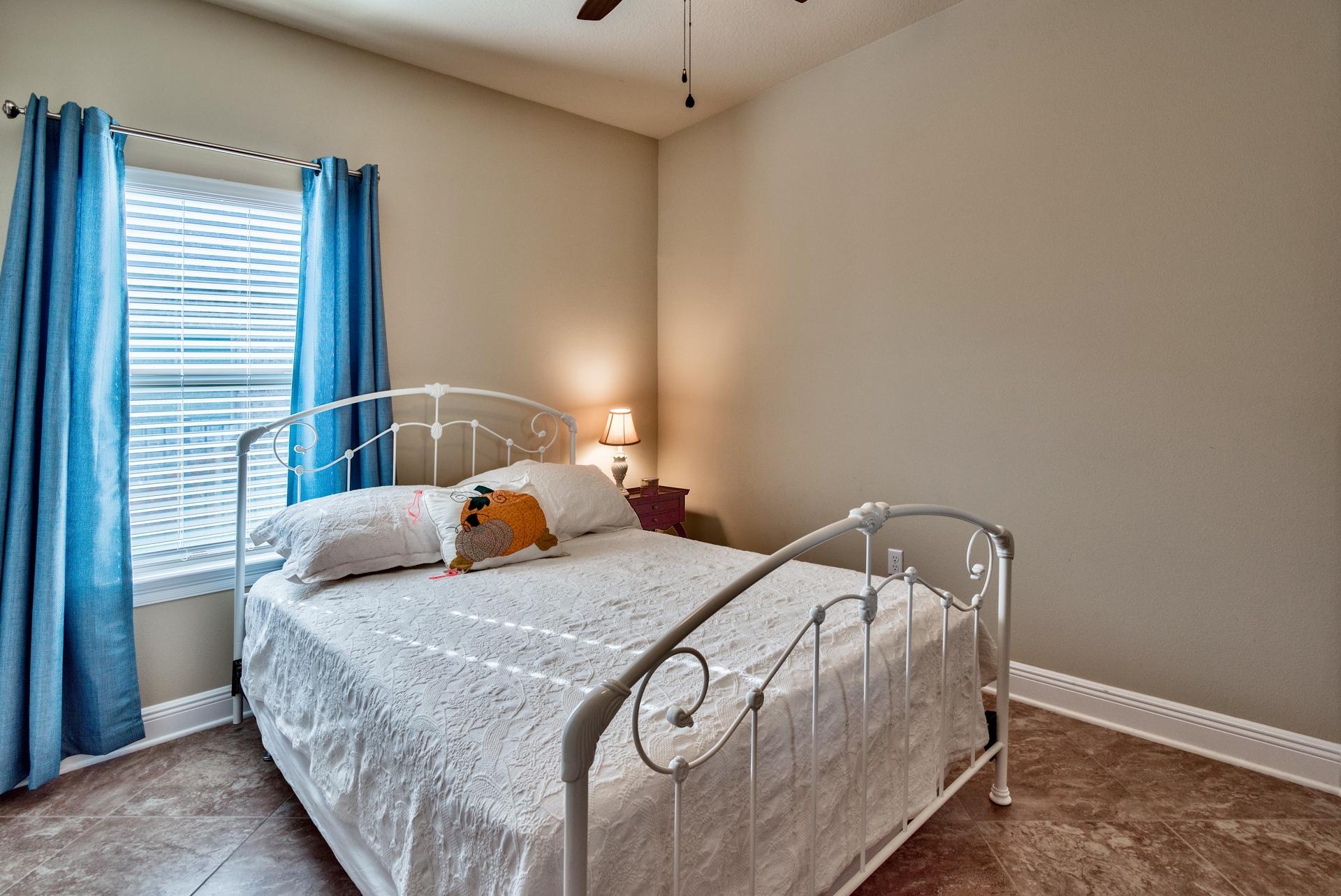 WHISPERING LAKE - Residential