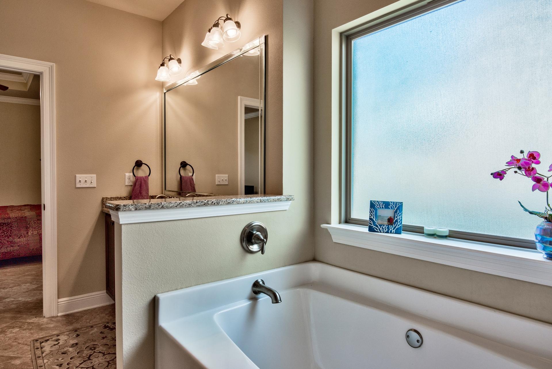 WHISPERING LAKE - Residential