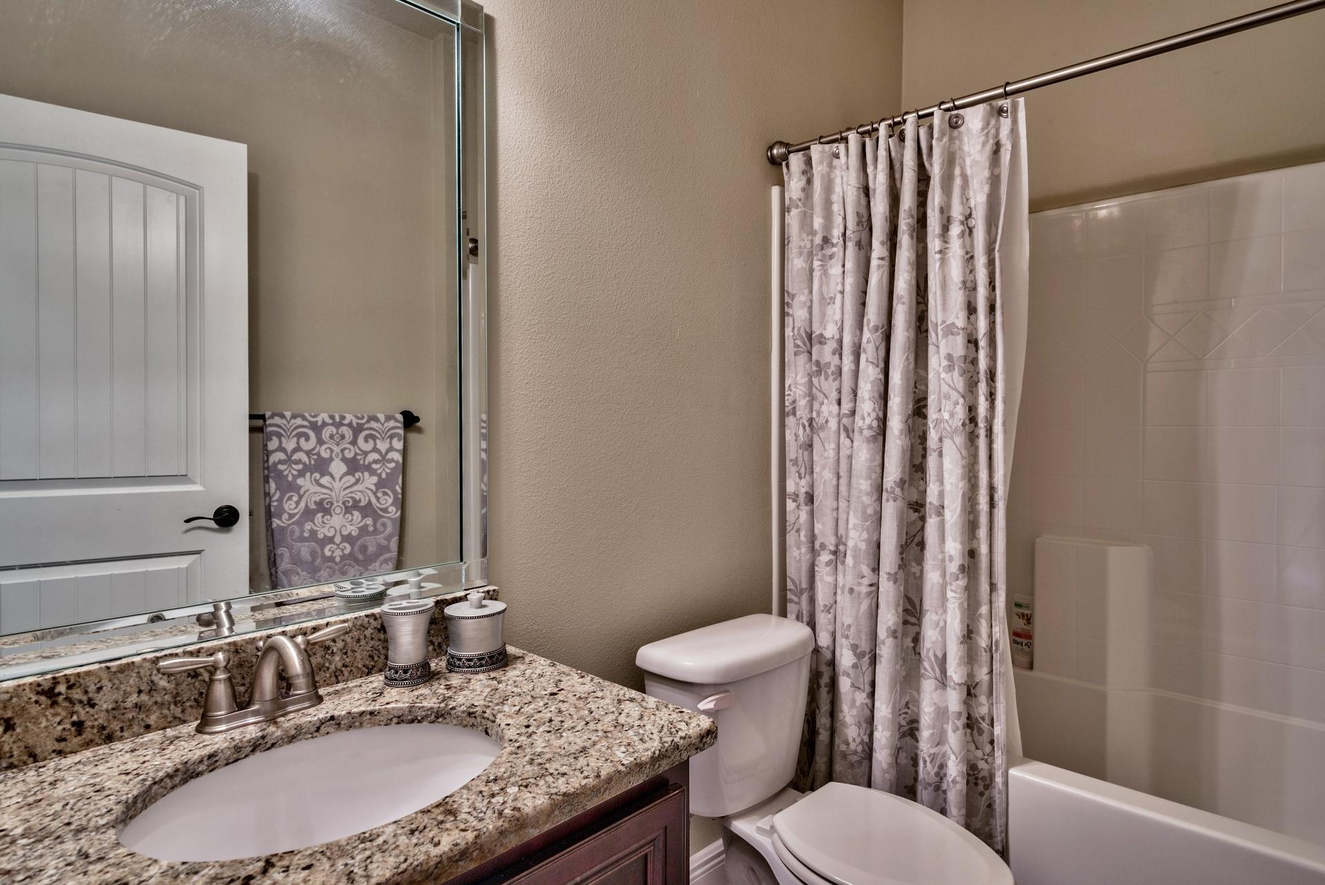 WHISPERING LAKE - Residential