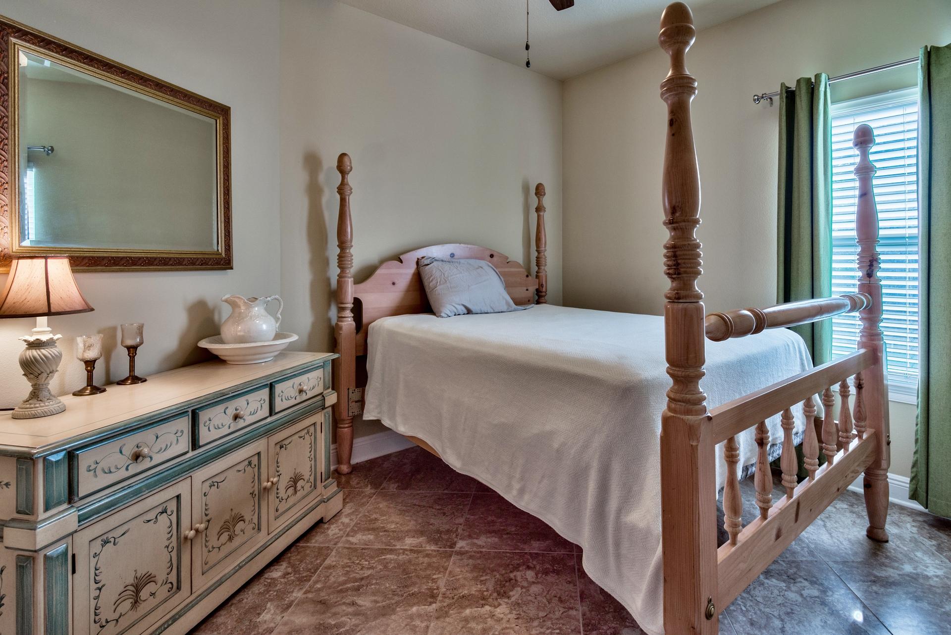 WHISPERING LAKE - Residential