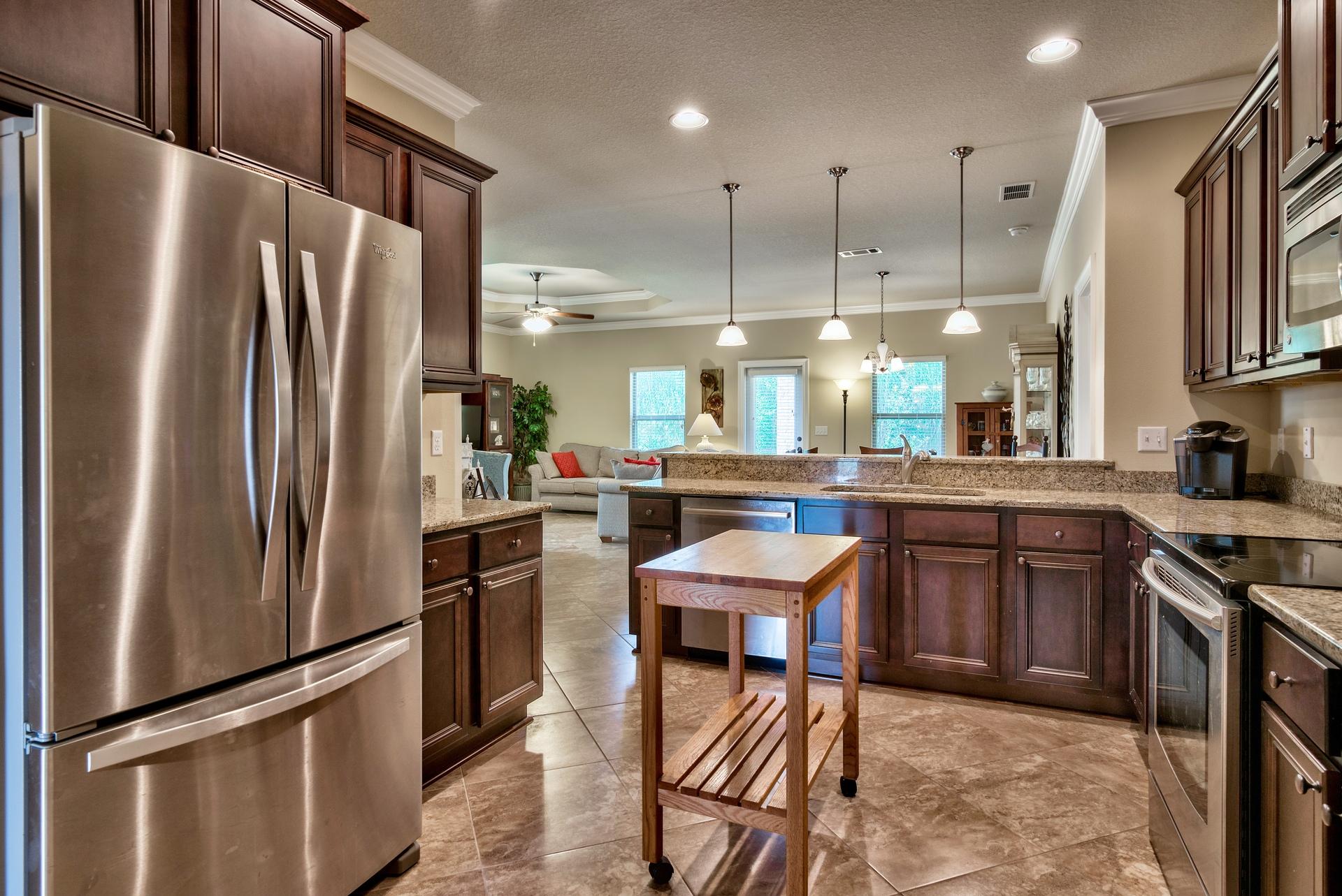 WHISPERING LAKE - Residential