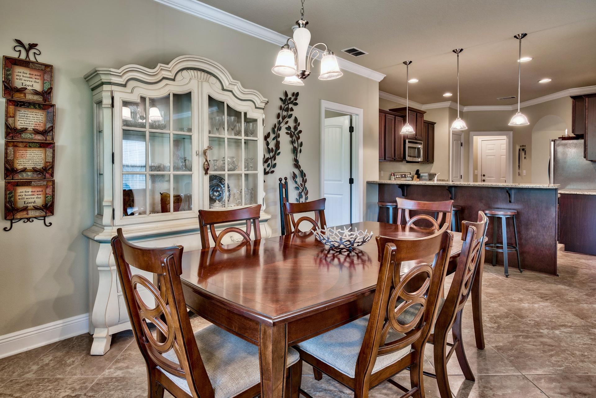 WHISPERING LAKE - Residential