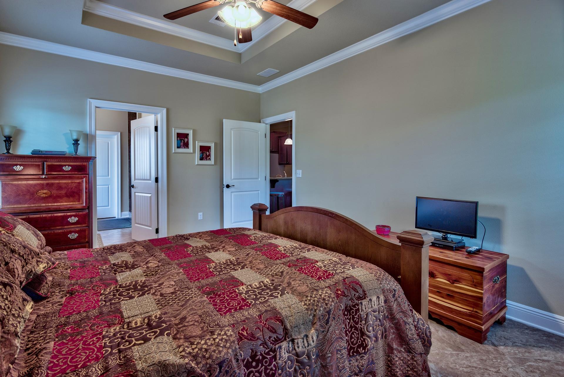 WHISPERING LAKE - Residential