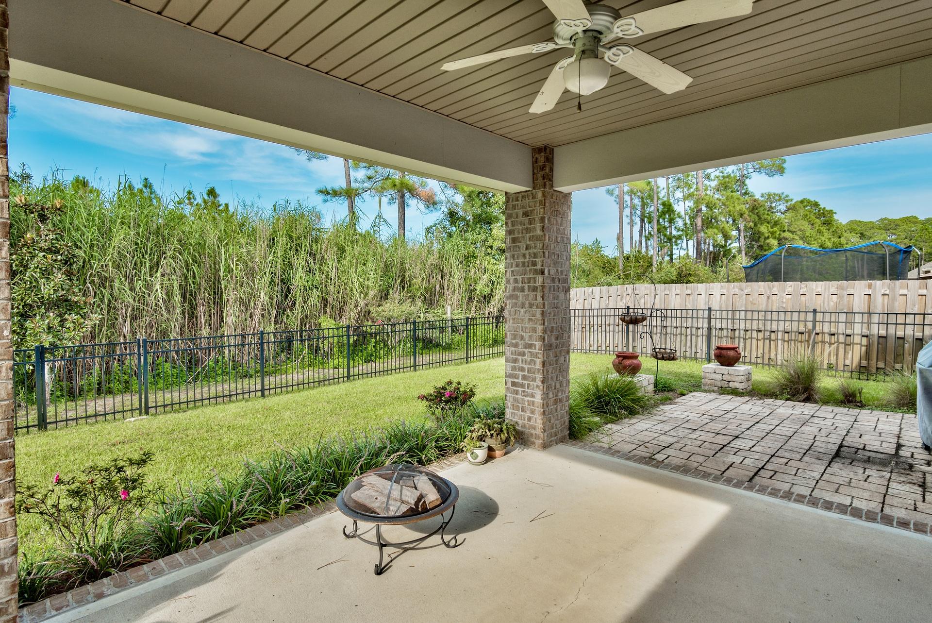 WHISPERING LAKE - Residential