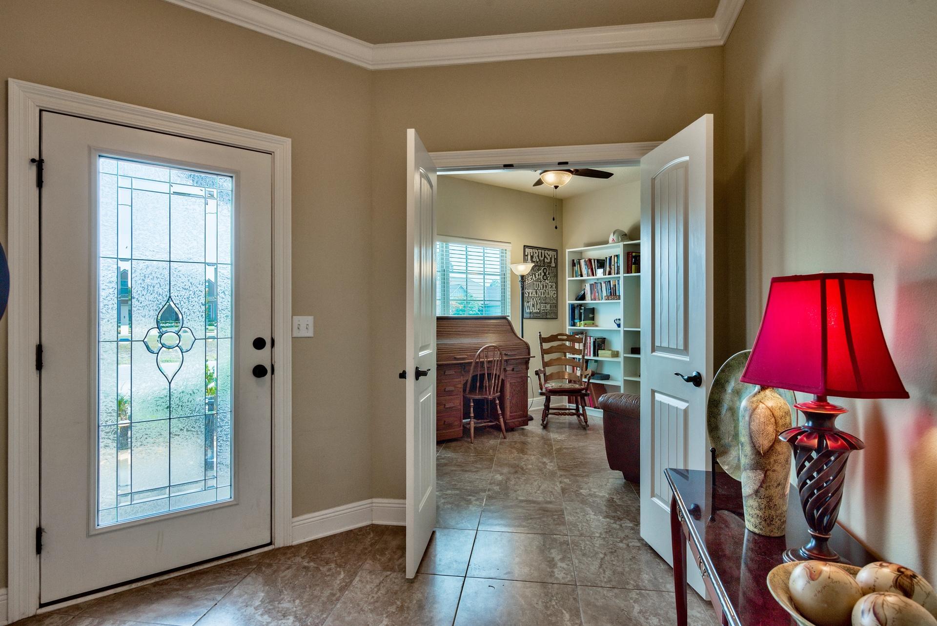 WHISPERING LAKE - Residential