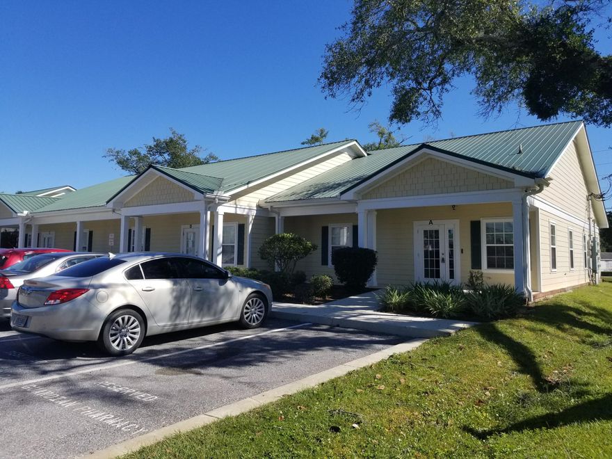 Great office space that is centrally located in Crestview - right off the intersection of Ferdon Blvd and Hwy 90. This listing is for two units combined with a total square footage of 3000. Mostly open floorplan, but the landlord is open to remodeling. $14 base rent plus ~$2 NNN fees.