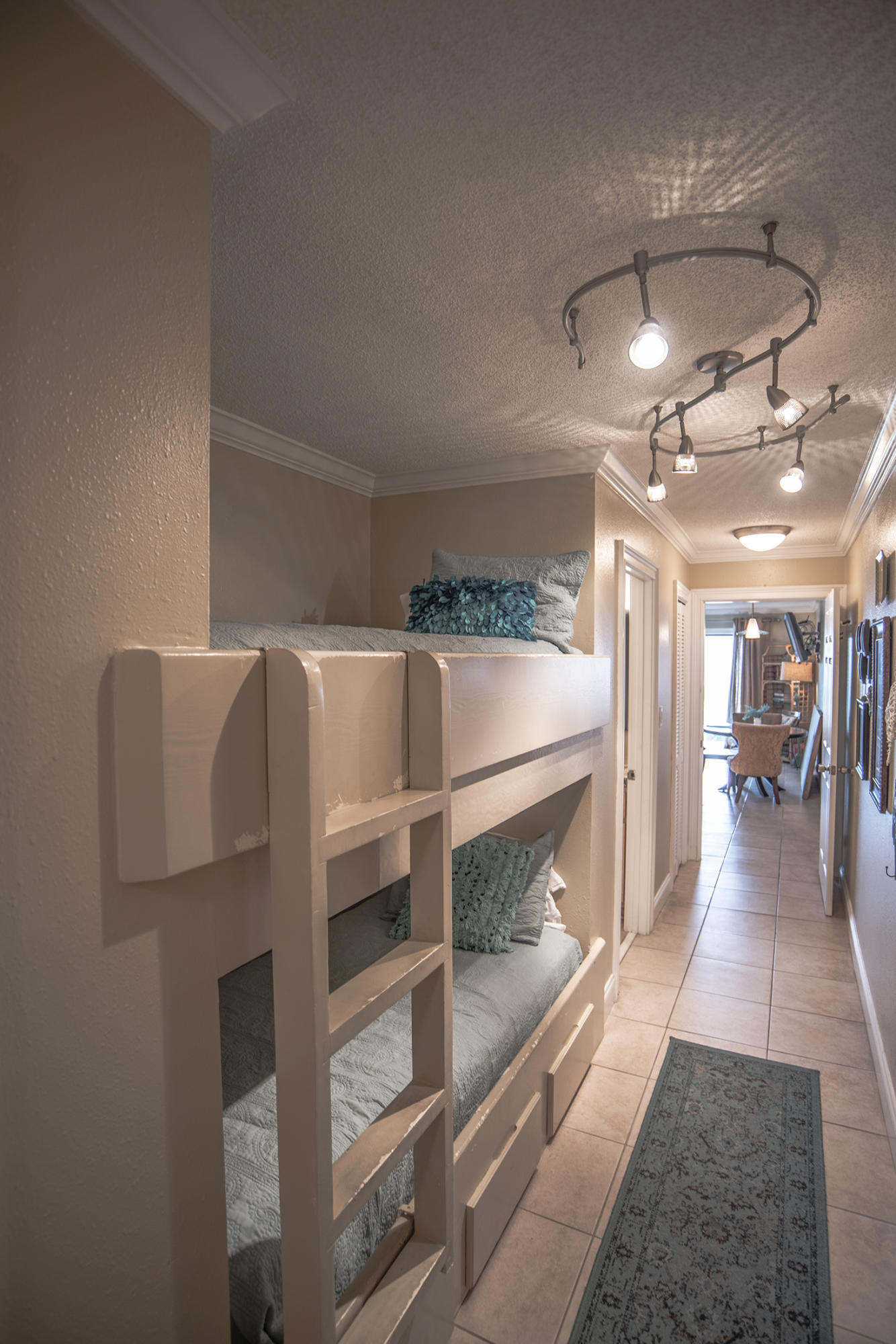 EMERALD SHORES - Residential