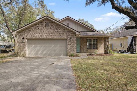628 Hickory Avenue Niceville FL 32578