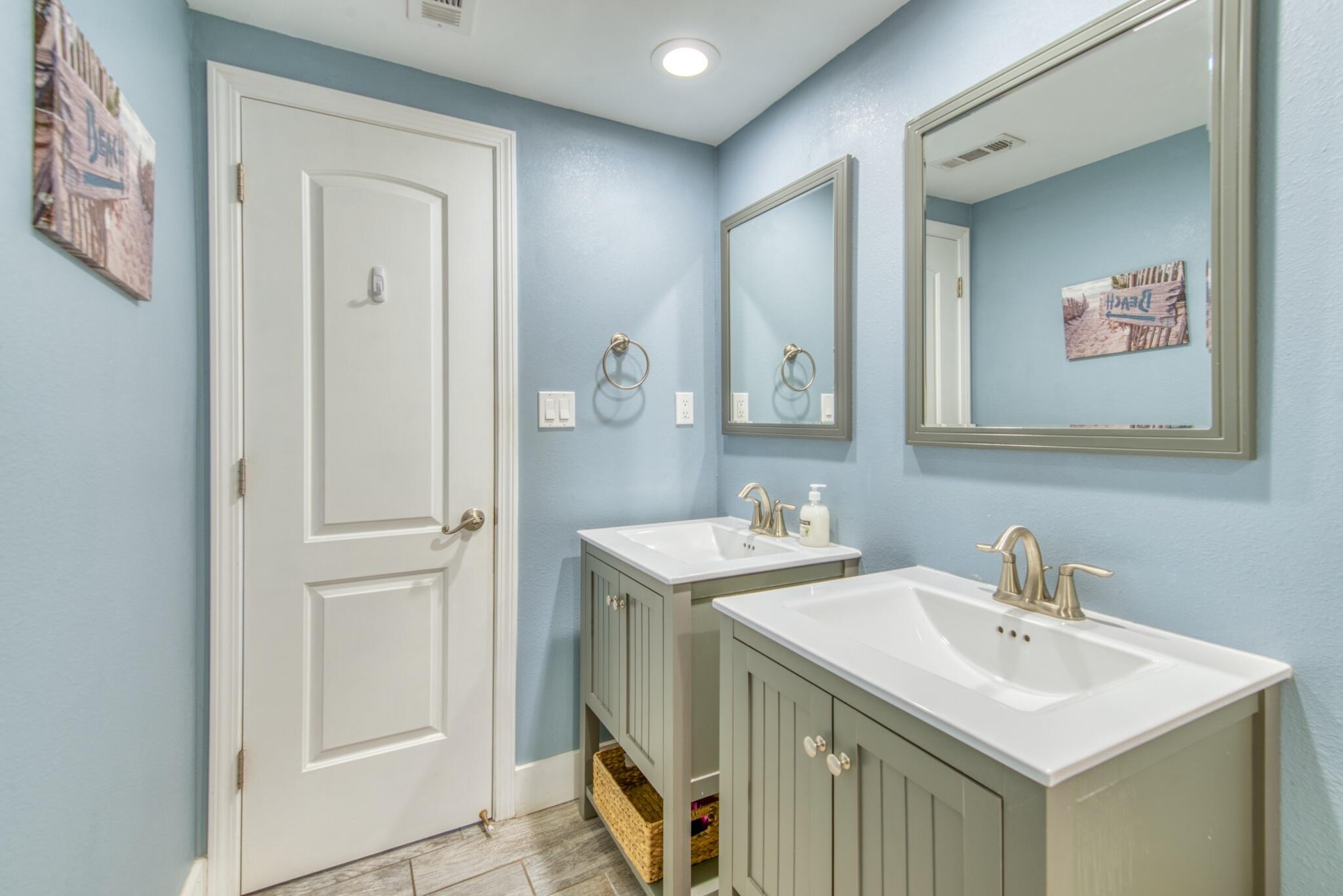 BEACH HOUSE CONDO PH 2 - Residential