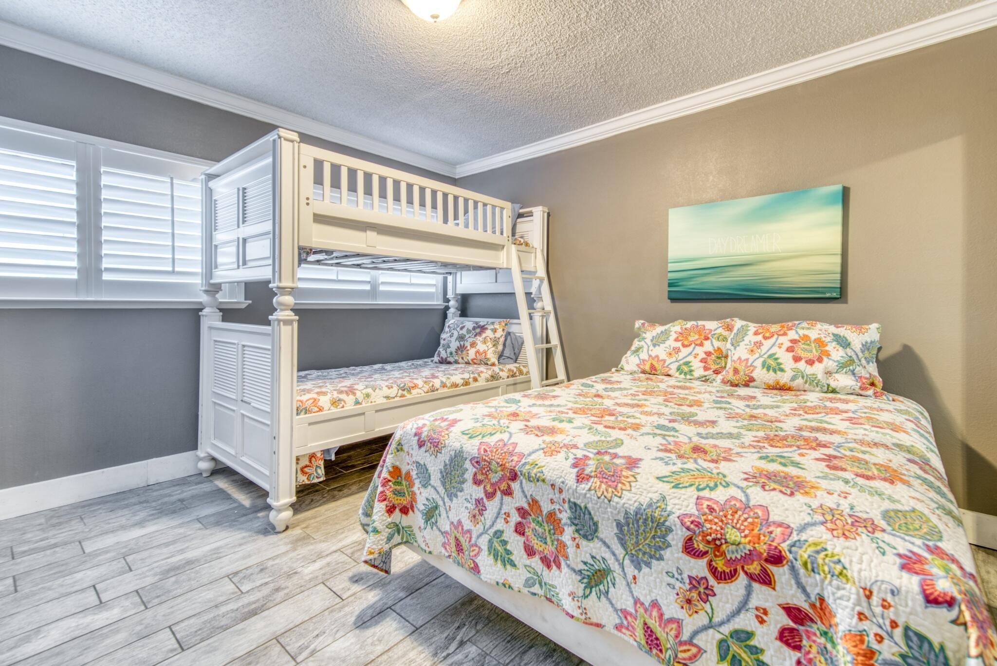 BEACH HOUSE CONDO PH 2 - Residential