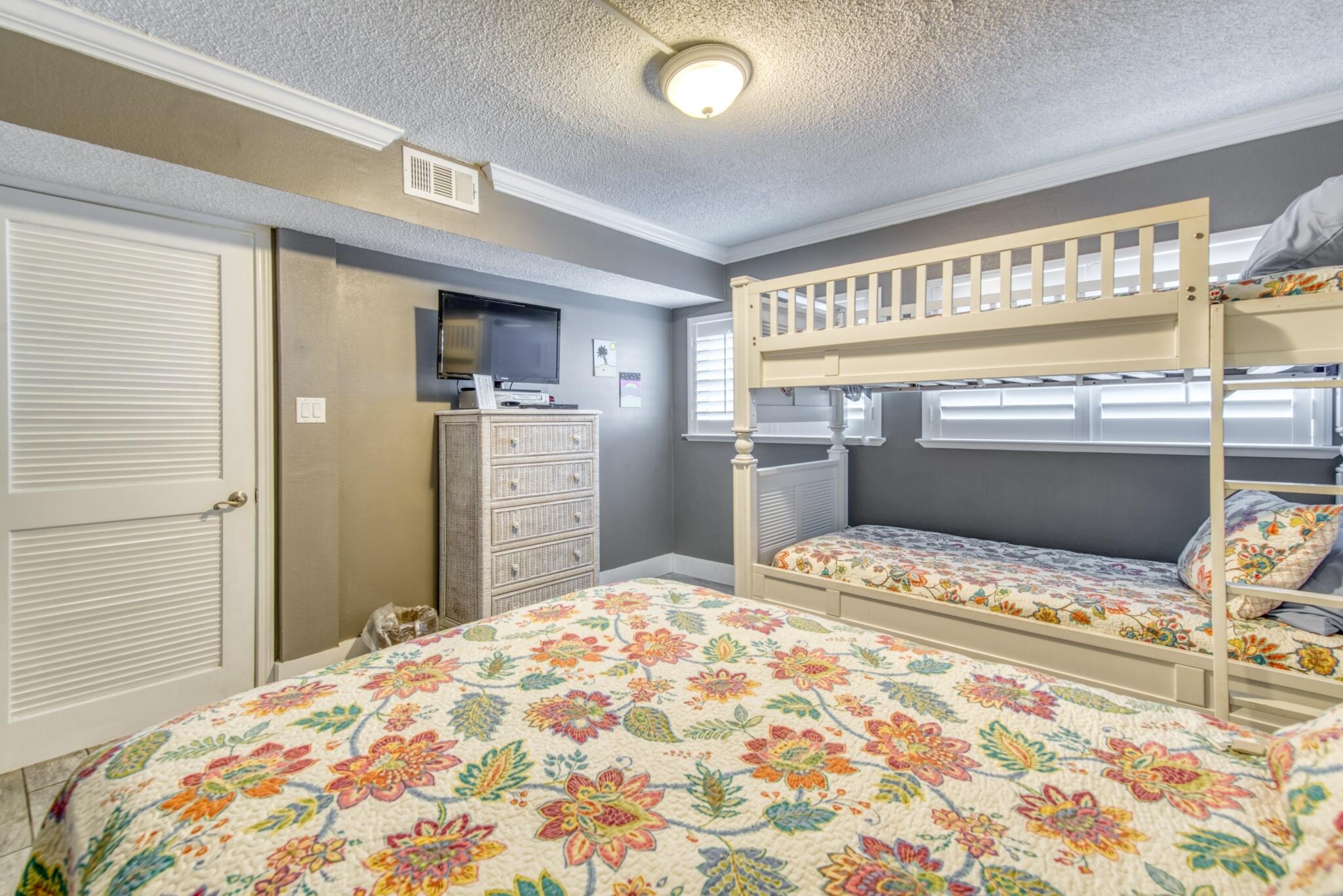 BEACH HOUSE CONDO PH 2 - Residential