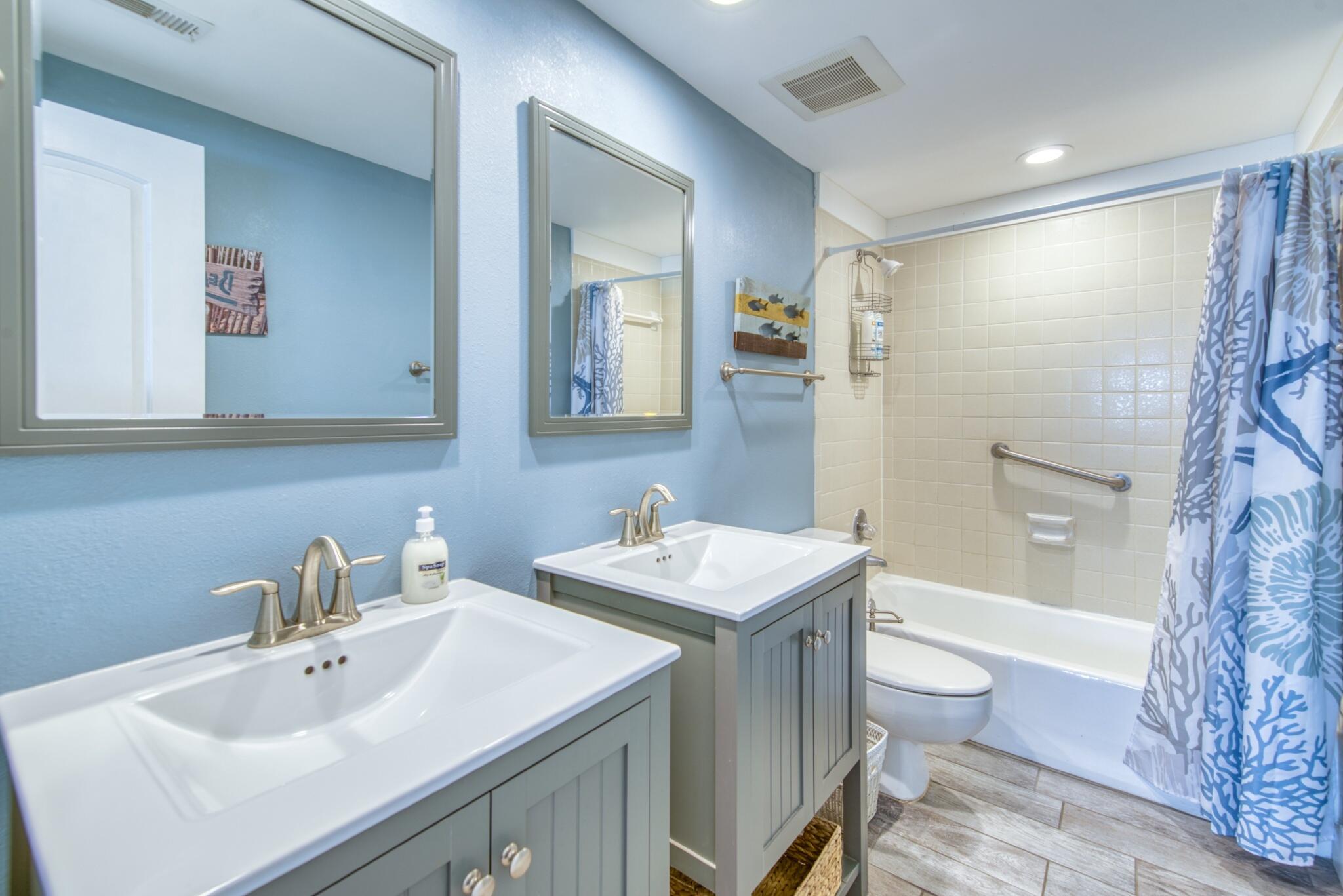 BEACH HOUSE CONDO PH 2 - Residential