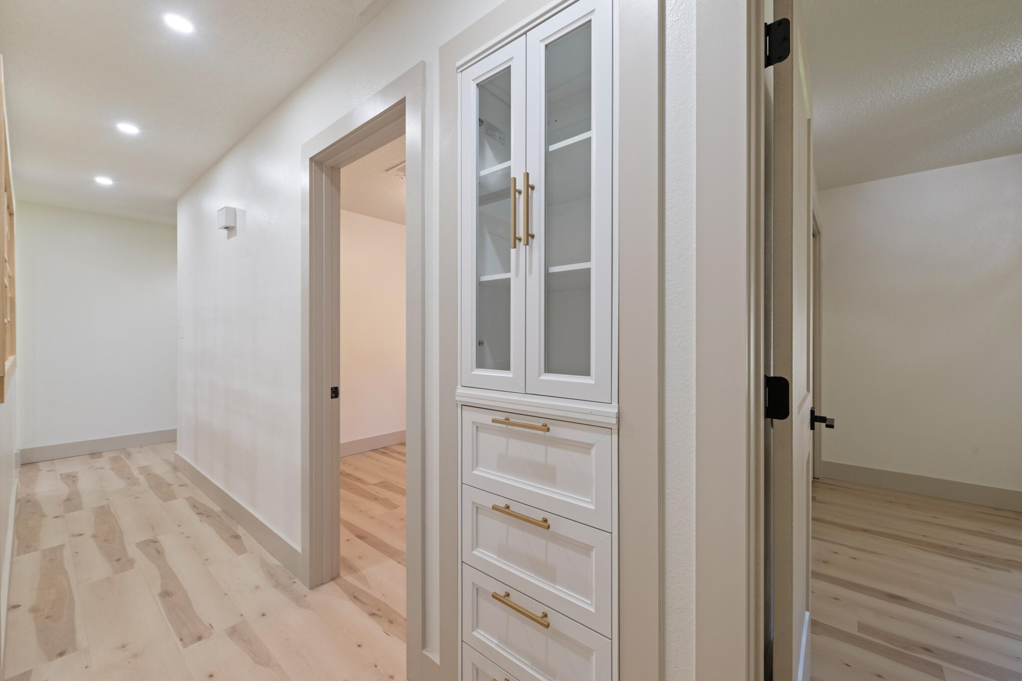 CAROL ANNE MANOR - Residential