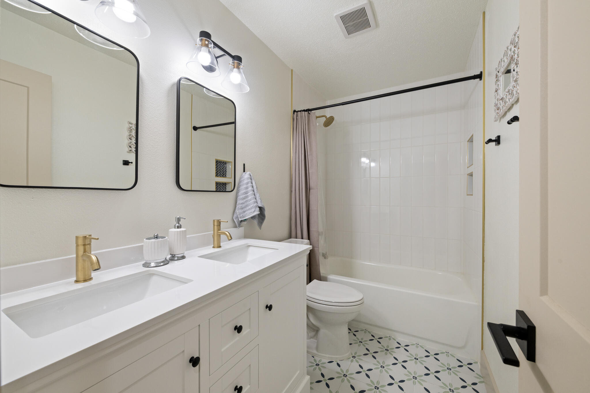 CAROL ANNE MANOR - Residential