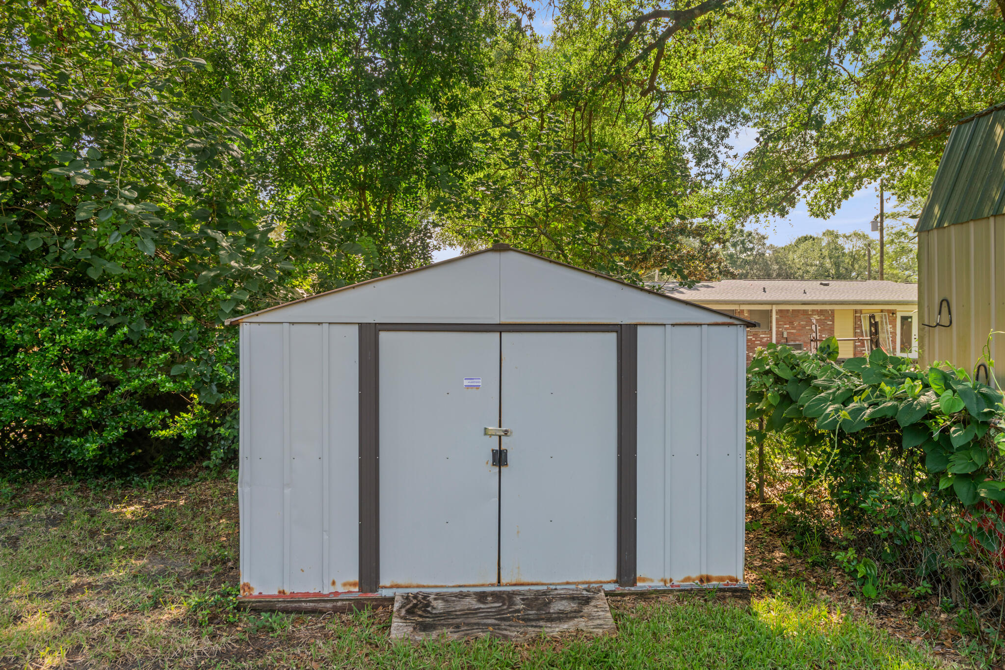CAROL ANNE MANOR - Residential