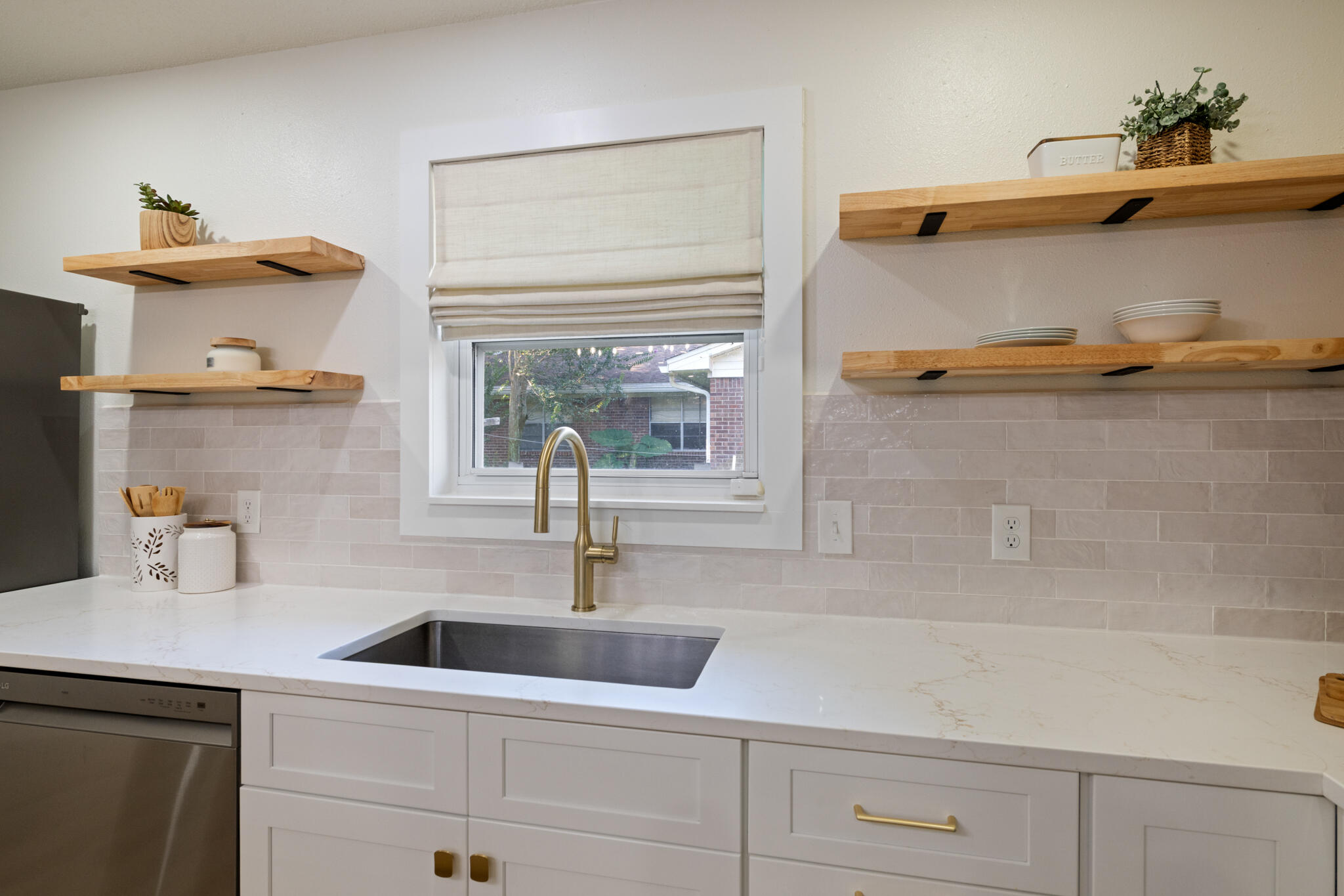 CAROL ANNE MANOR - Residential