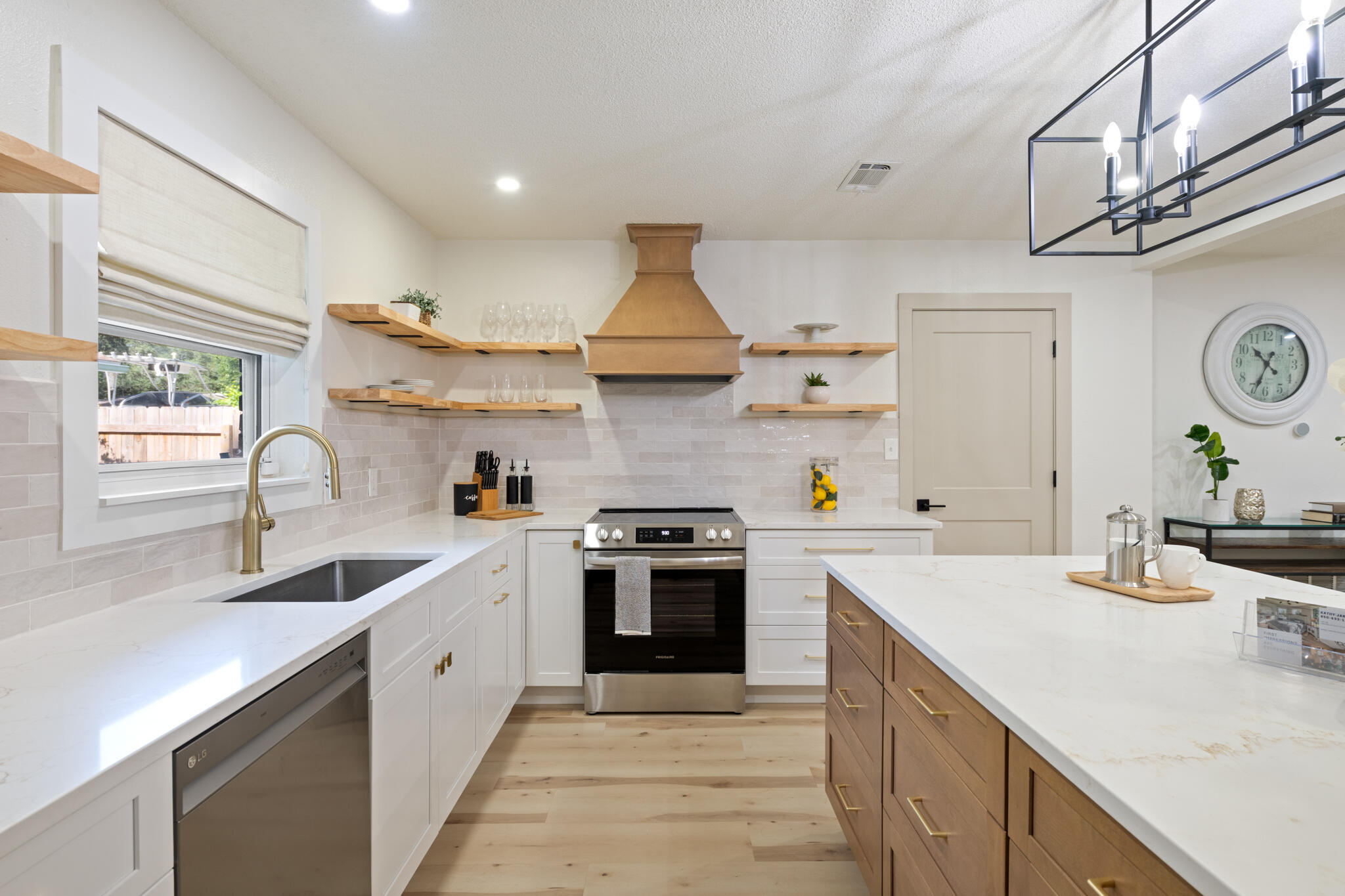 CAROL ANNE MANOR - Residential