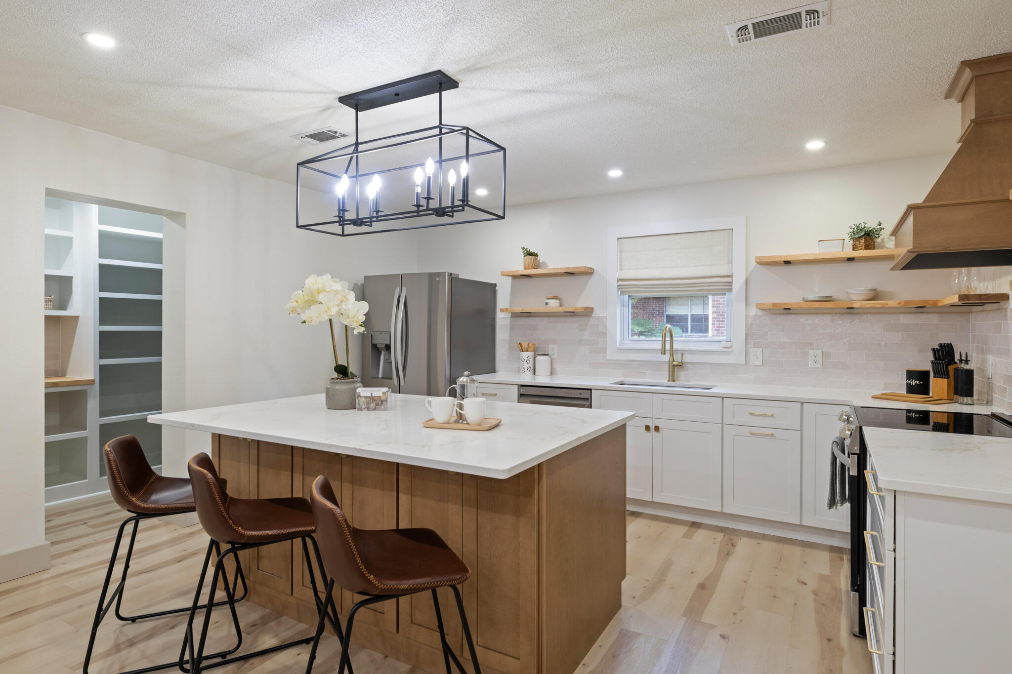 CAROL ANNE MANOR - Residential
