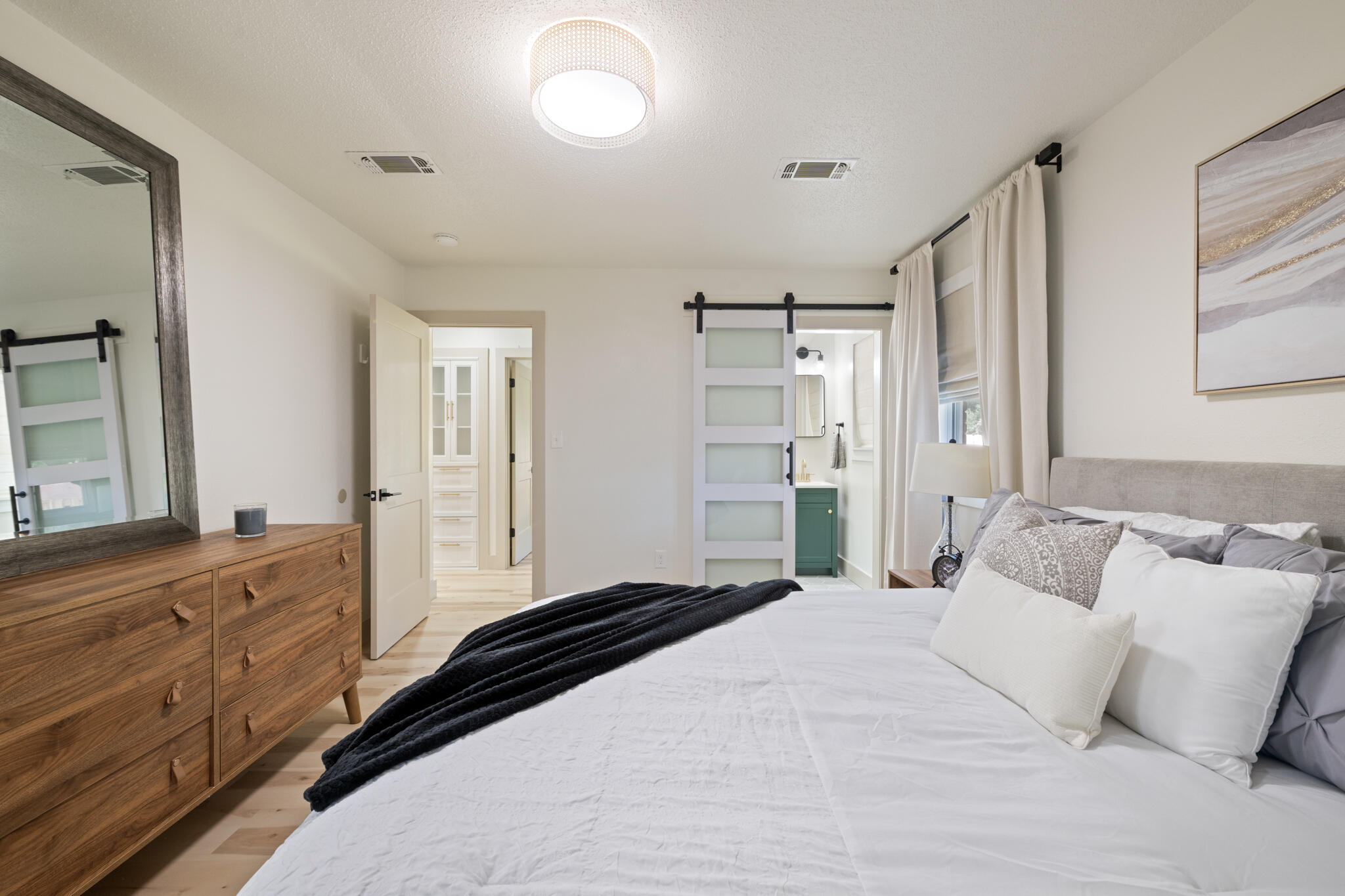 CAROL ANNE MANOR - Residential