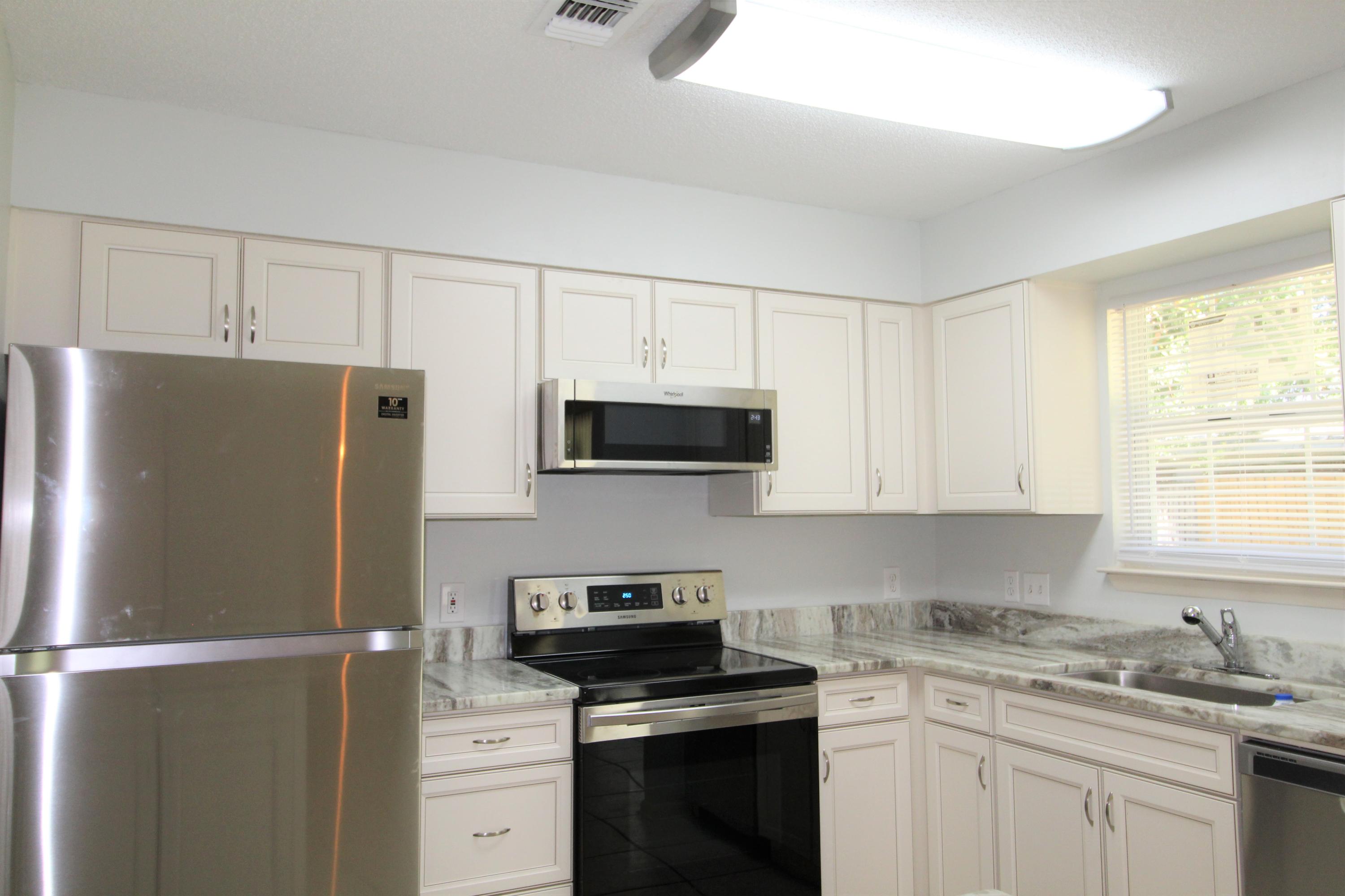 WILDWOOD PARK S/D LOT 3 BLK 2 - Residential