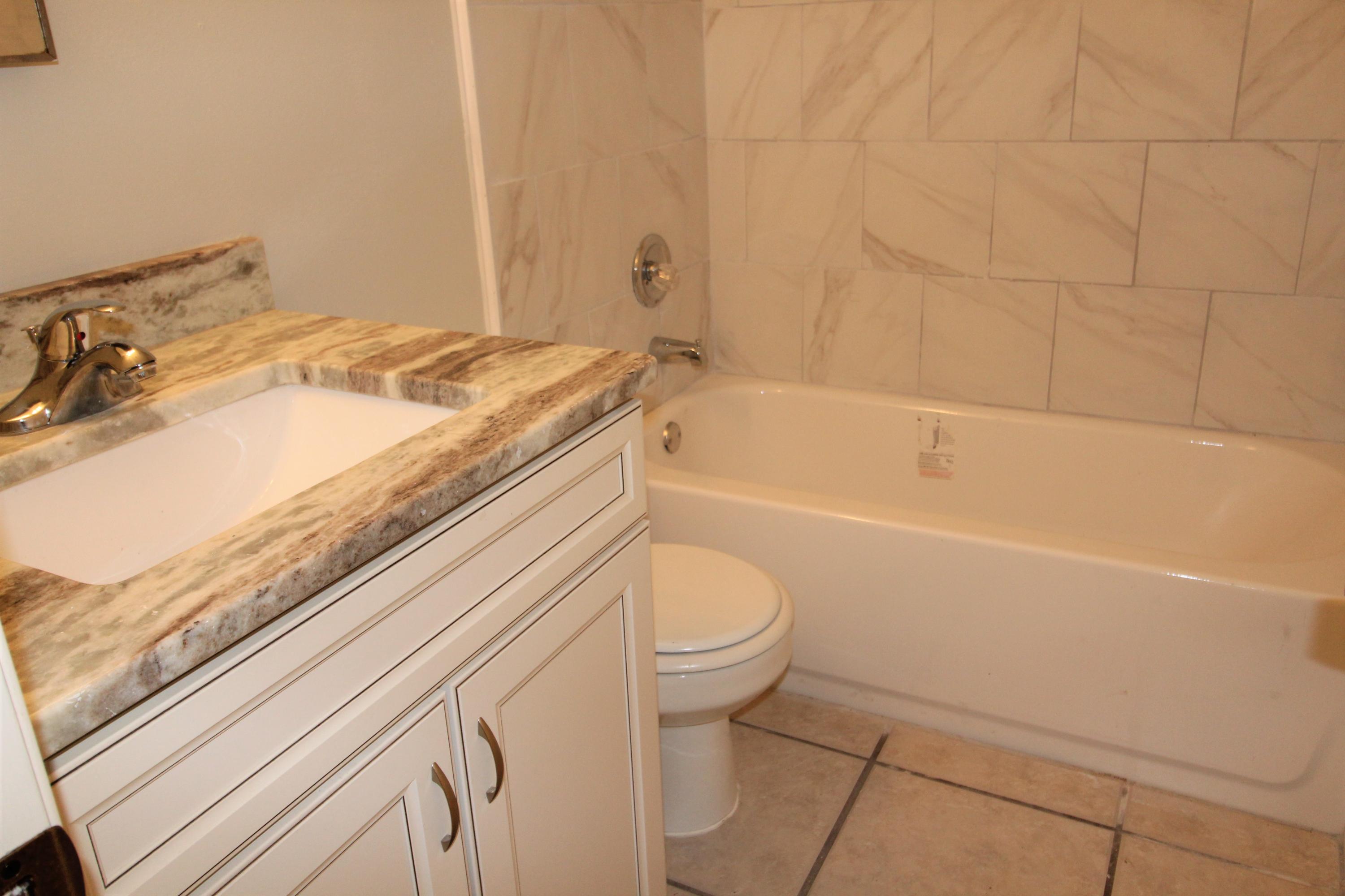 WILDWOOD PARK S/D LOT 3 BLK 2 - Residential