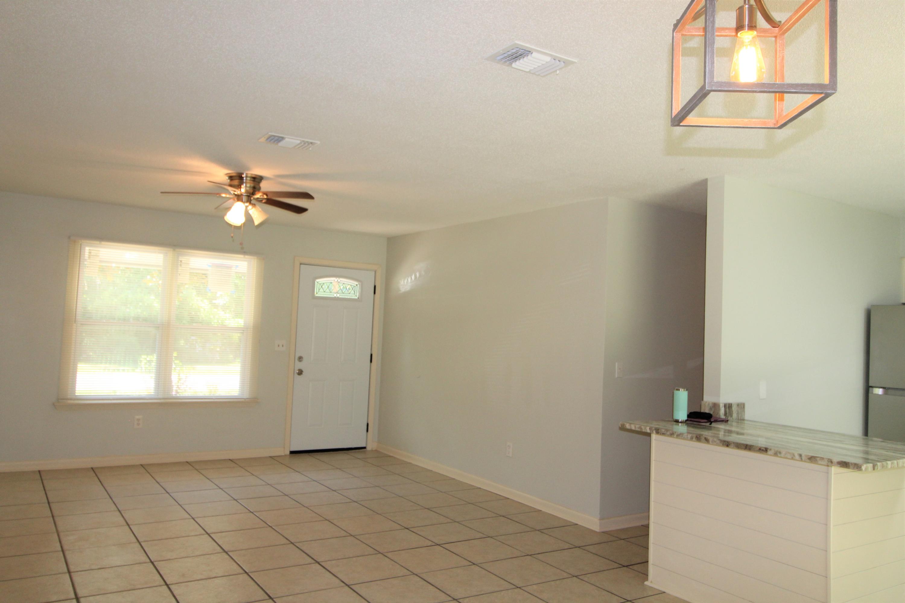 WILDWOOD PARK S/D LOT 3 BLK 2 - Residential