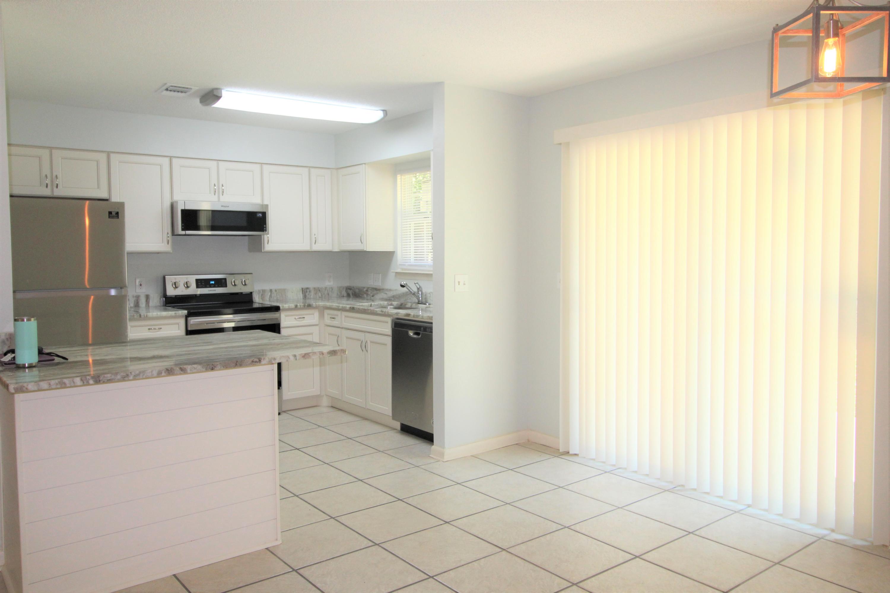 WILDWOOD PARK S/D LOT 3 BLK 2 - Residential