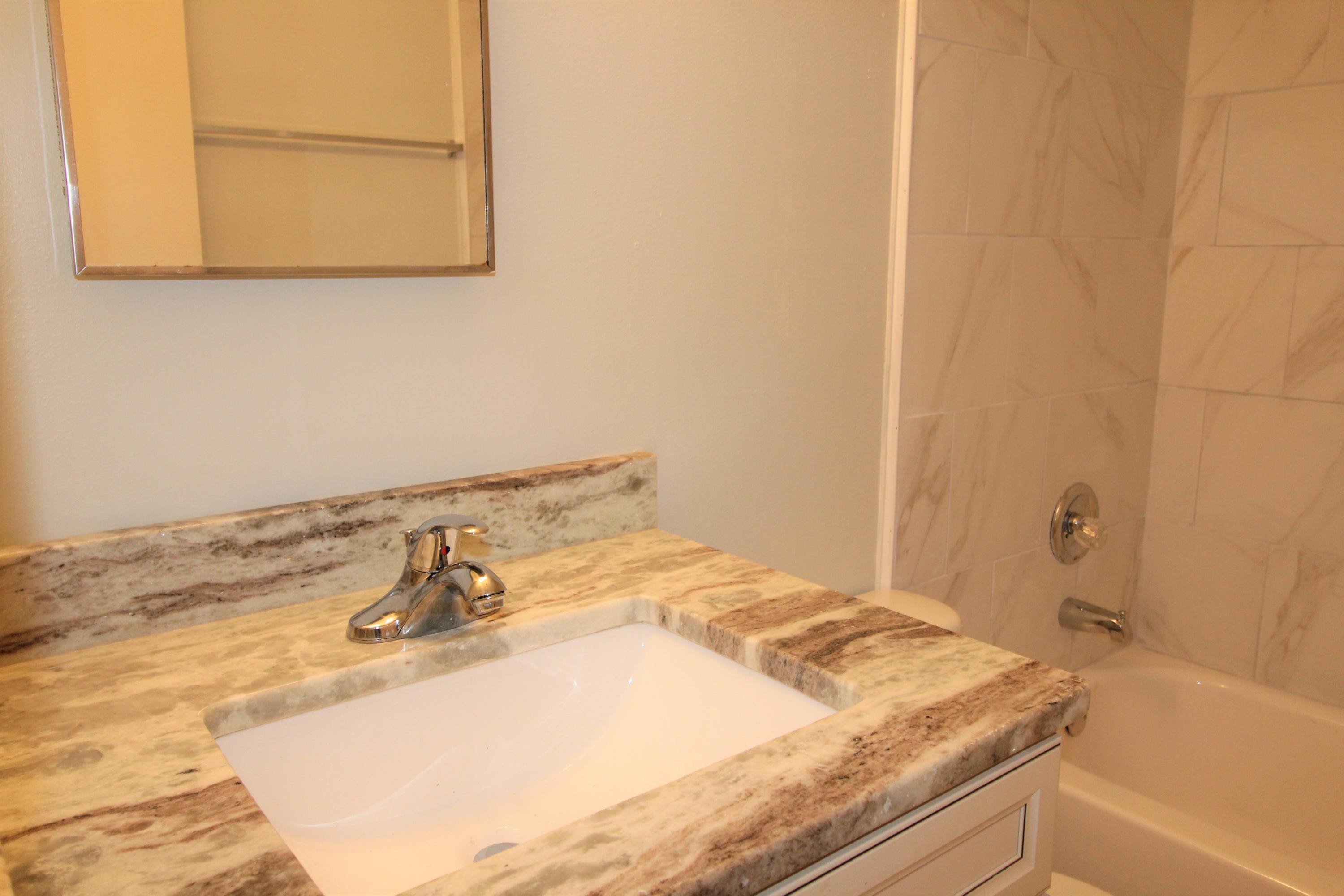 WILDWOOD PARK S/D LOT 3 BLK 2 - Residential