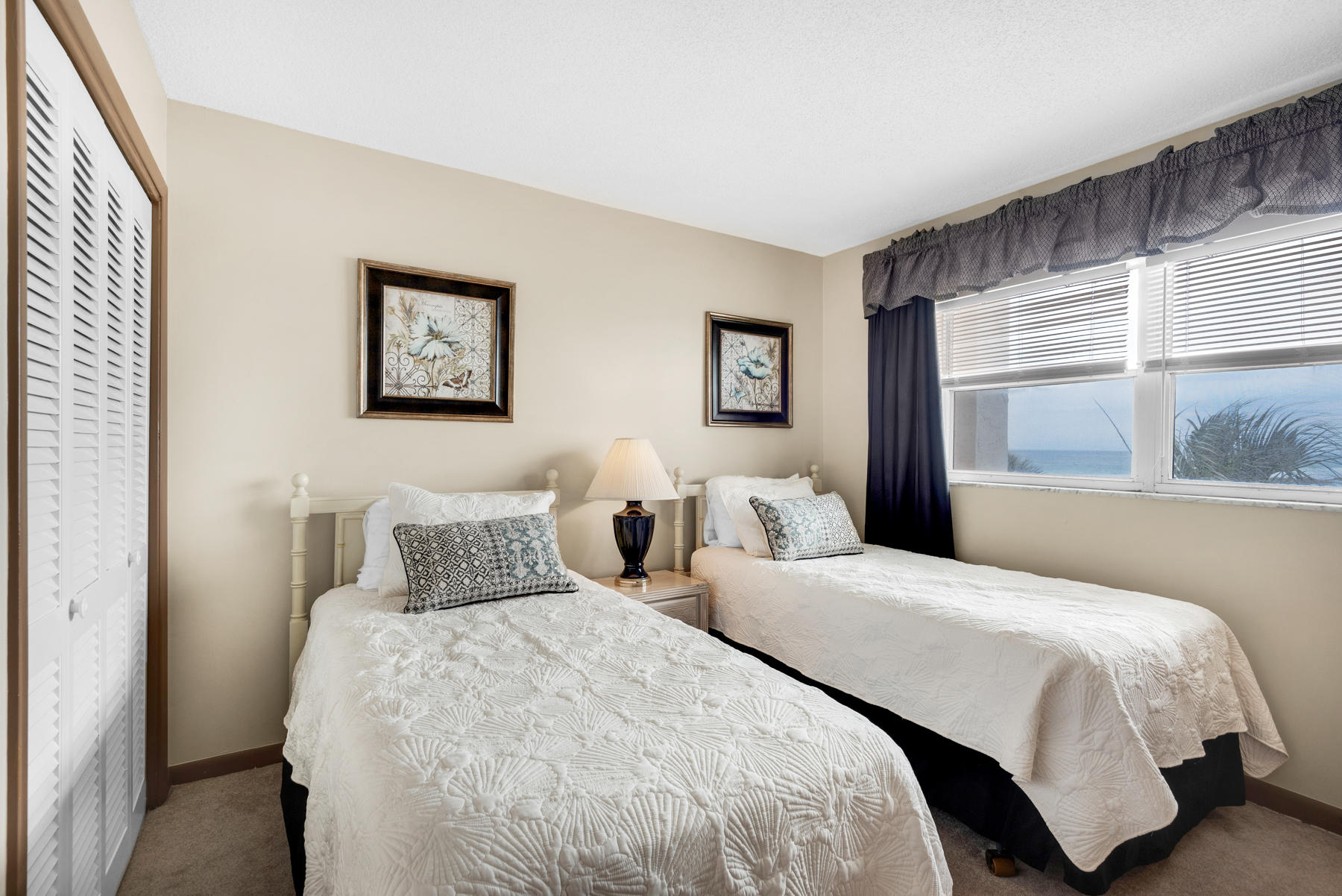 EL MATADOR CONDO - Residential