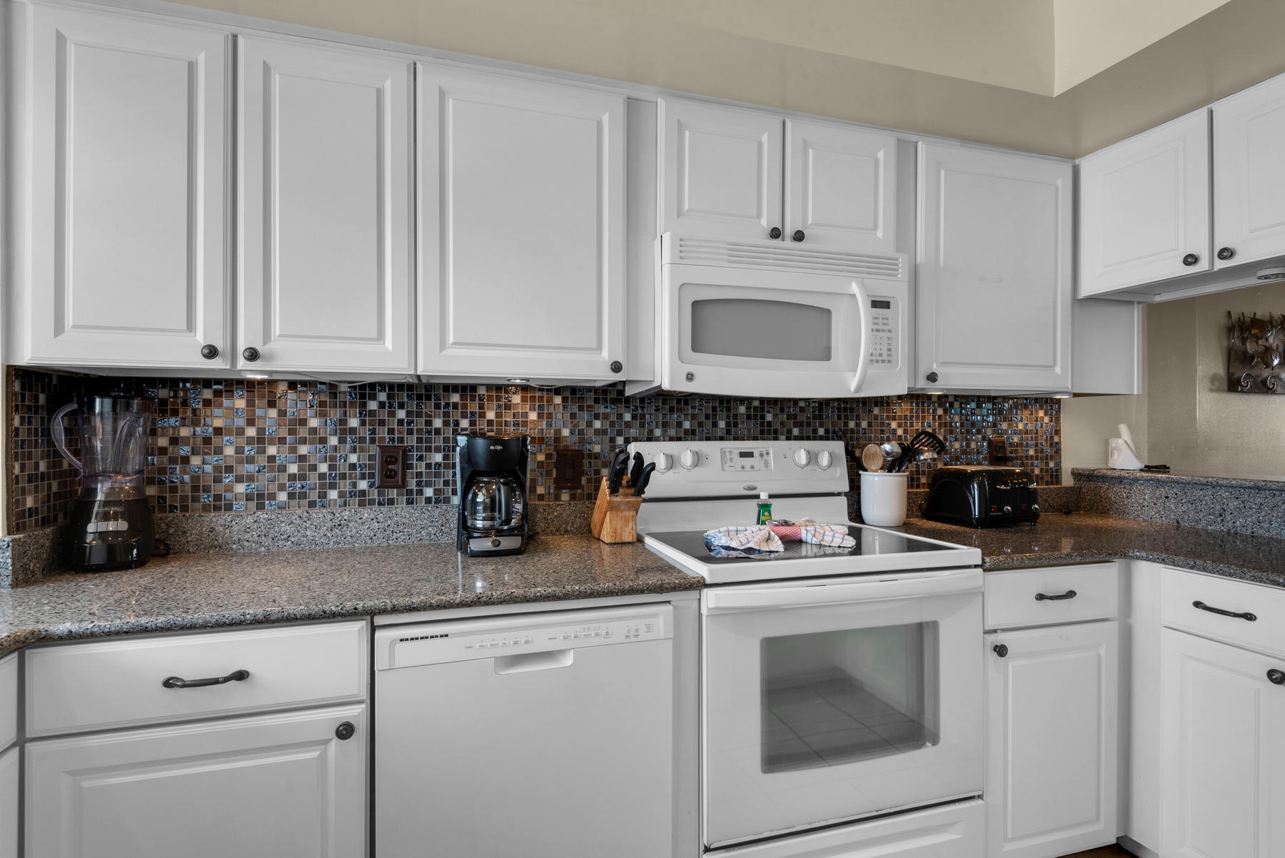 EL MATADOR CONDO - Residential