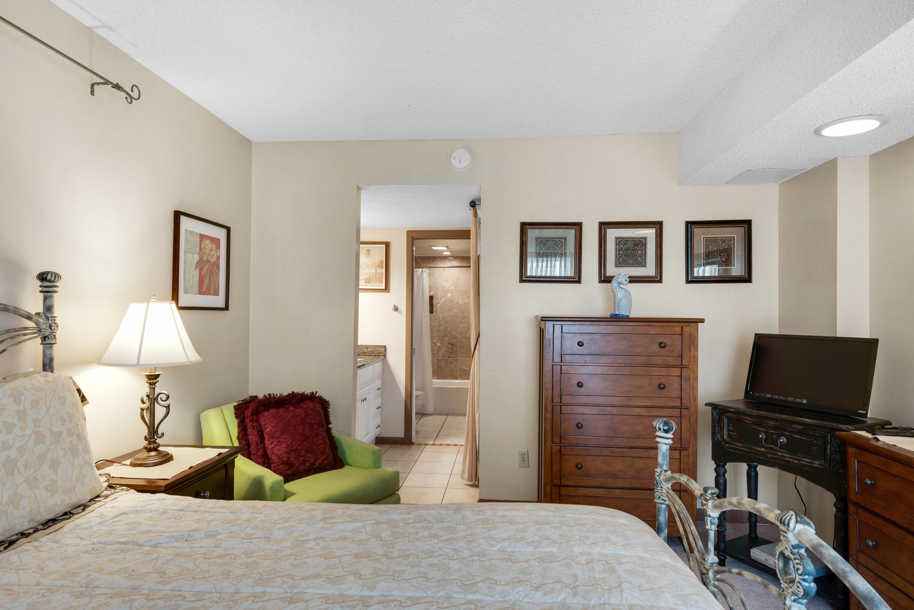 EL MATADOR CONDO - Residential