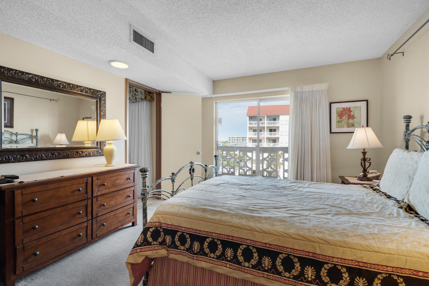 EL MATADOR CONDO - Residential