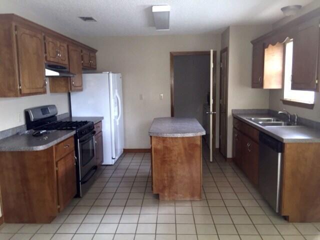 PARKWOOD SQUARE PH 2 - Residential