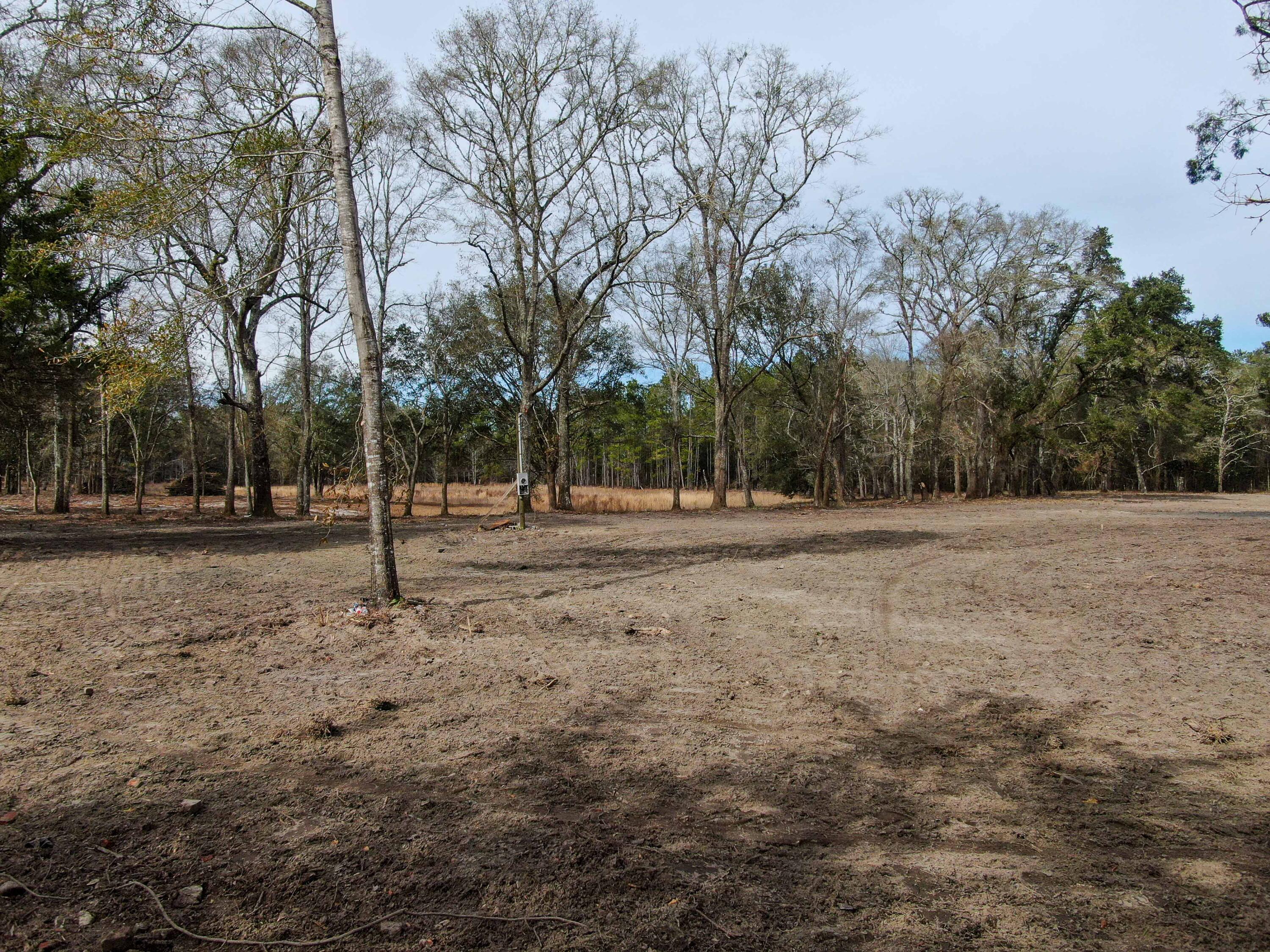 METES & BOUNDS - Land