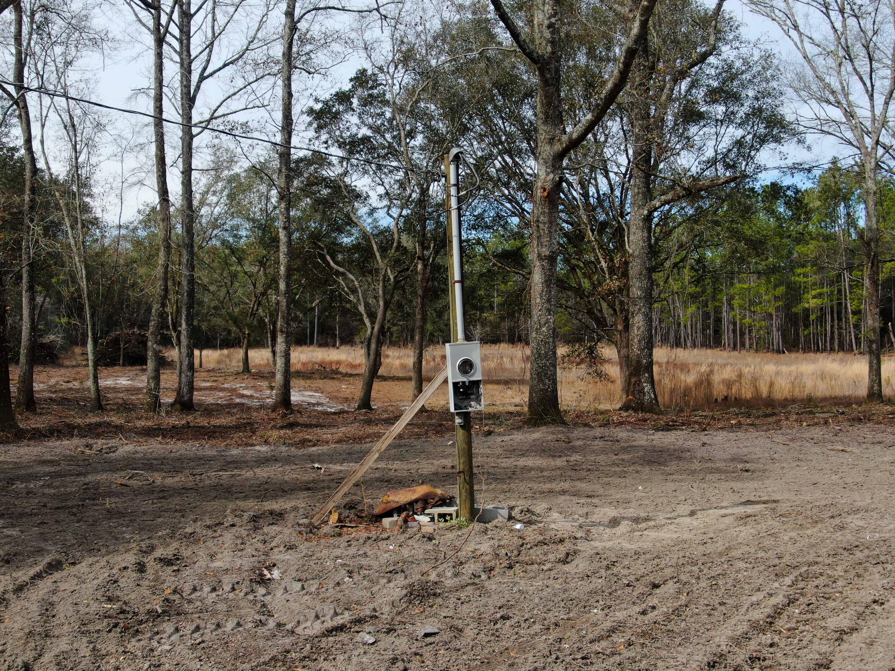 METES & BOUNDS - Land