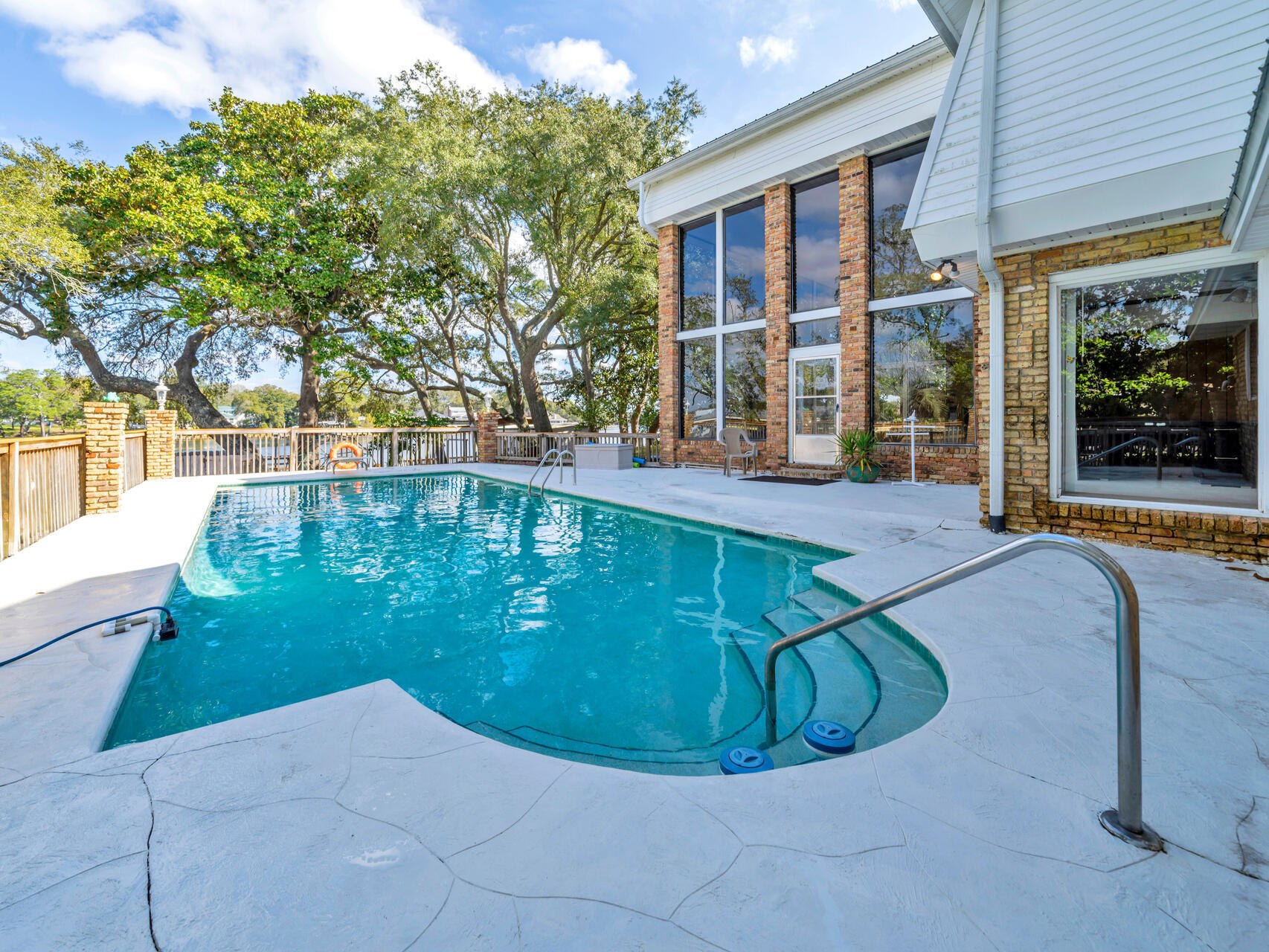 315 Vaughan Street NW Waterfront - Residential