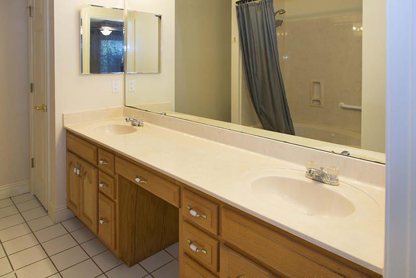 ROBLEDAL ESTATES - Residential