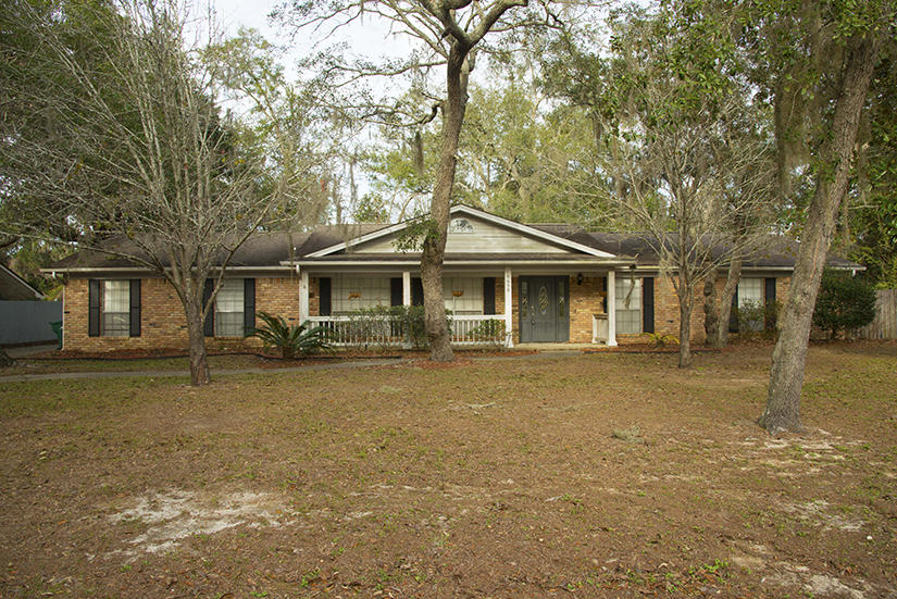 Beautiful all brick home in Robledal Estates. This home has been re-wired in 2017, new roof in 2017, new septic drain fields in 2020 and new HVAC in 2017! Large lot with extra parking, large enough for an RV. Huge Florida room! Spacious Family room with fireplace. Kitchen has granite and lots of cabinets.
