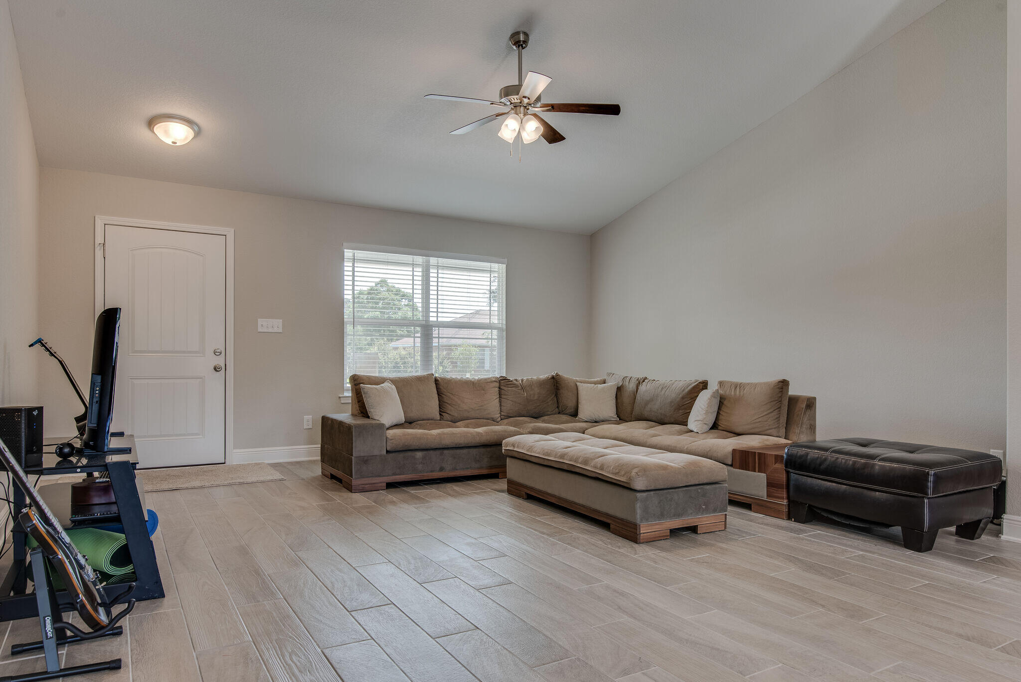 BELLA VISTA - Residential Lease
