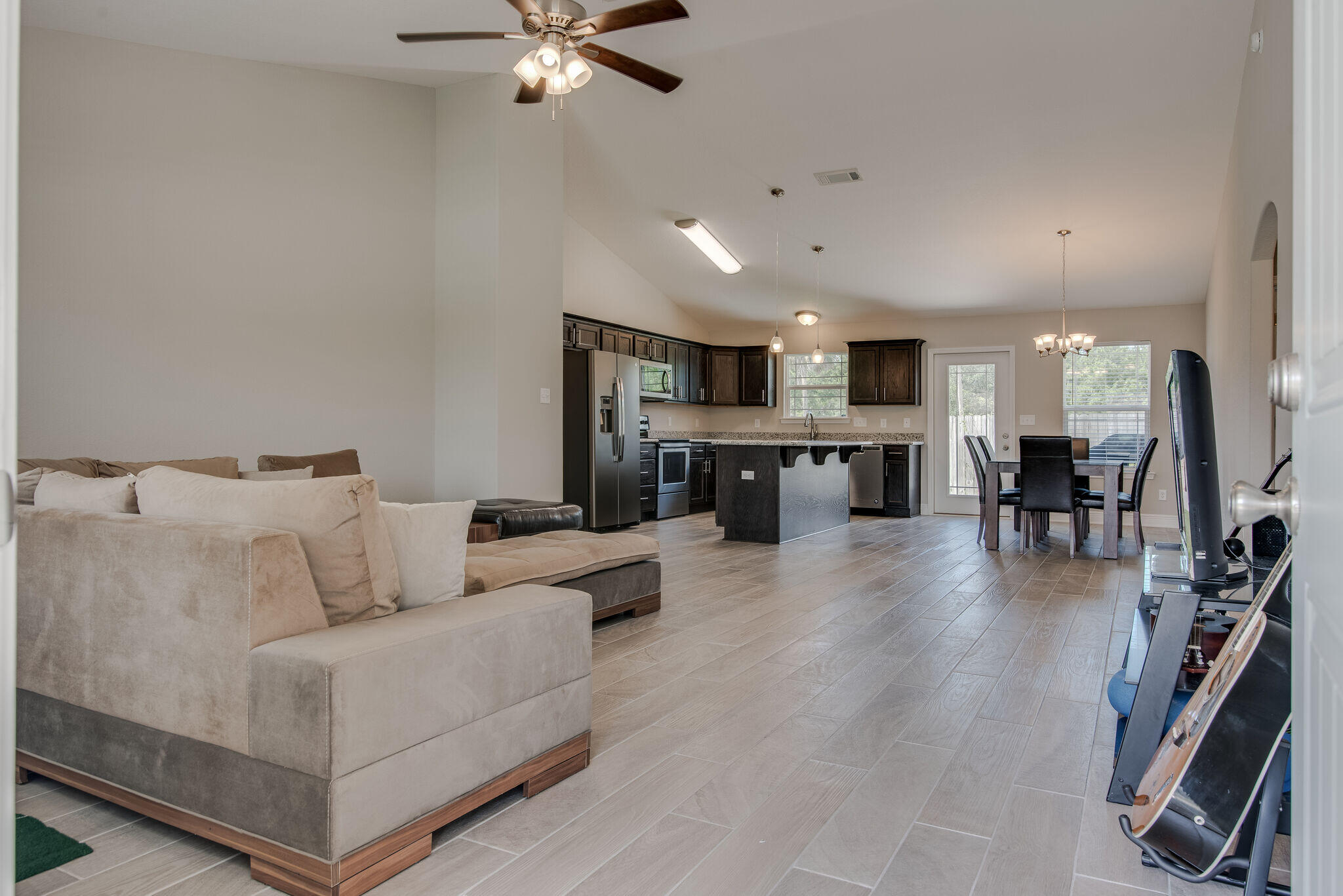 BELLA VISTA - Residential Lease
