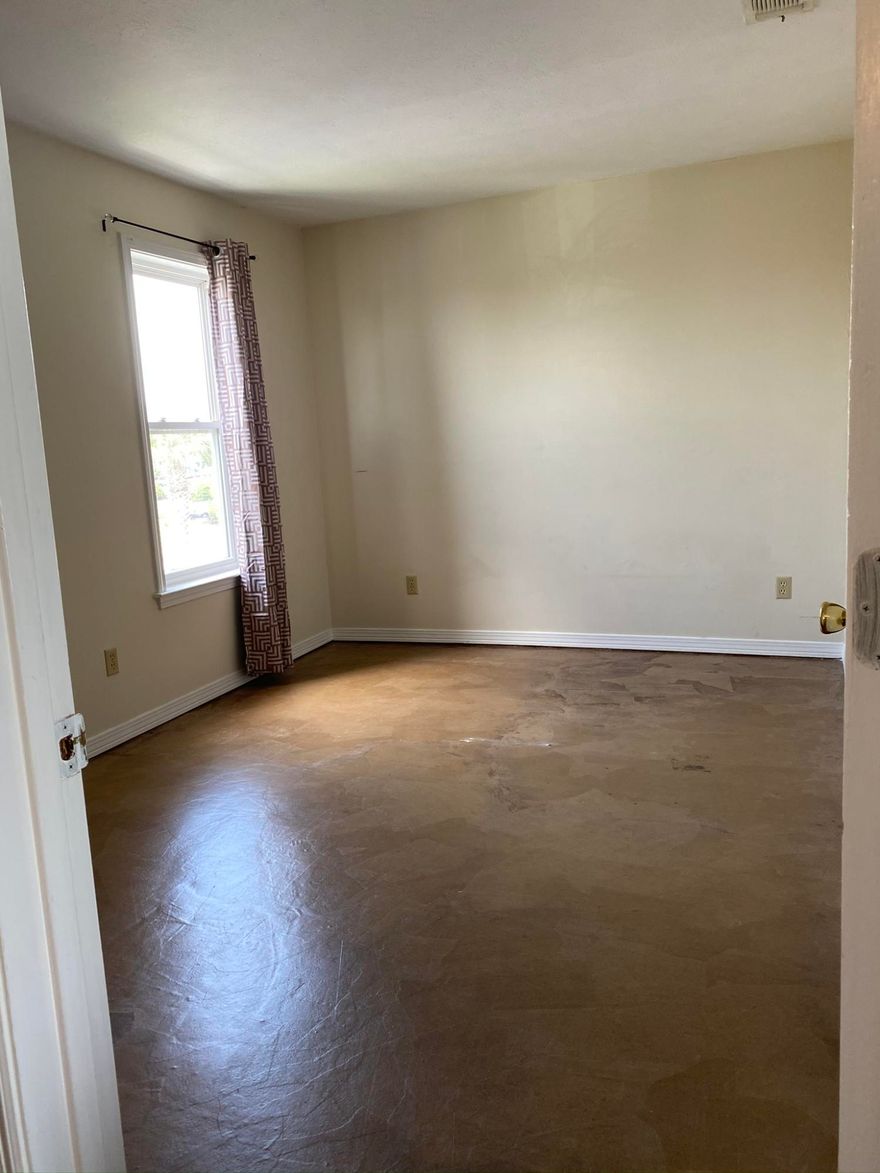 Spacious 2nd floor unit conveniently located right across the street from the Gulf of Mexico. Enjoy a relaxing day at the beach or at the community pool overlooking the bay.Other great amenities include a dock, fishing pier, BBQ areas, an assigned parking spot & boat parking.