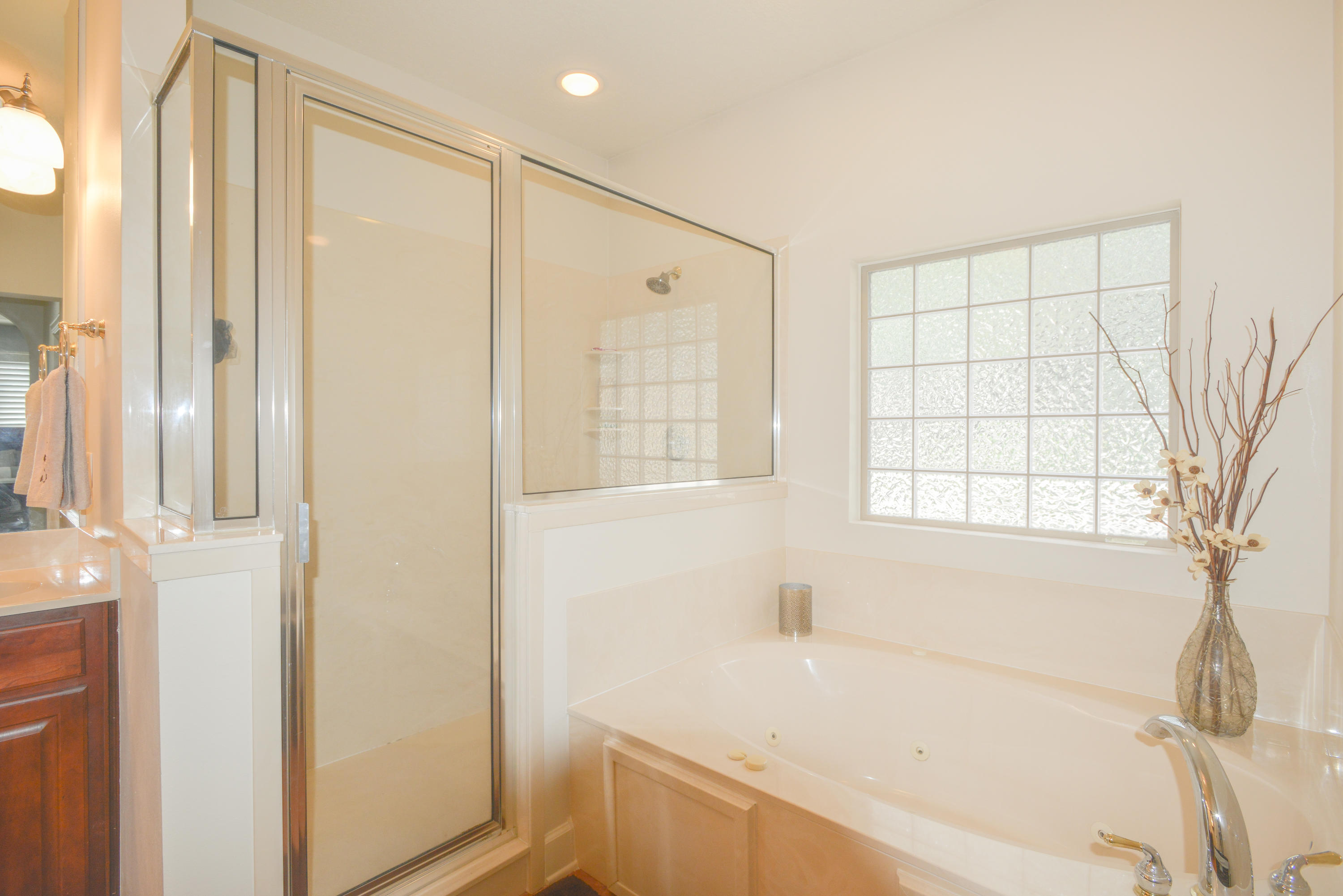 CHARDONNAY ESTATES - Residential