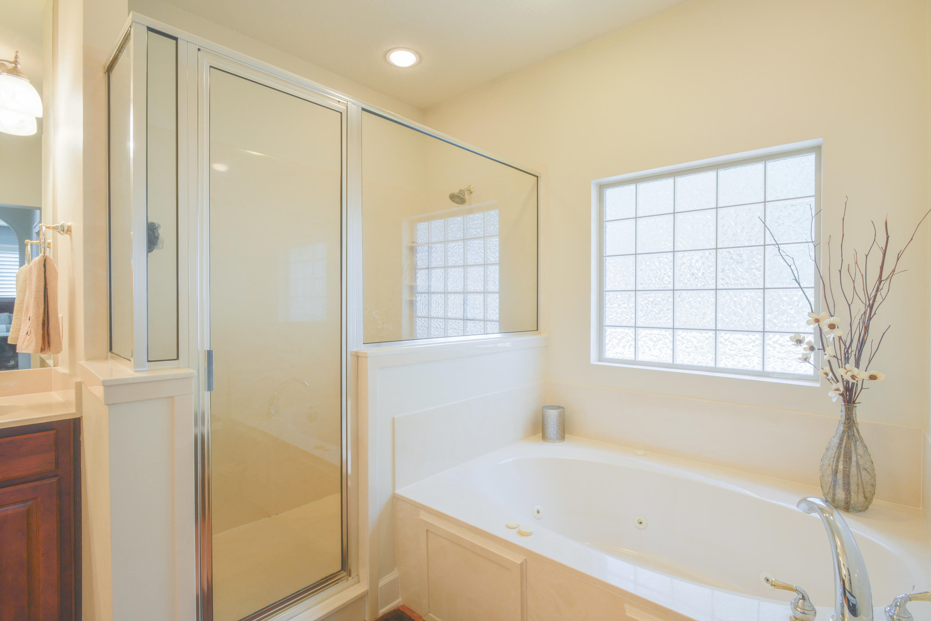 CHARDONNAY ESTATES - Residential