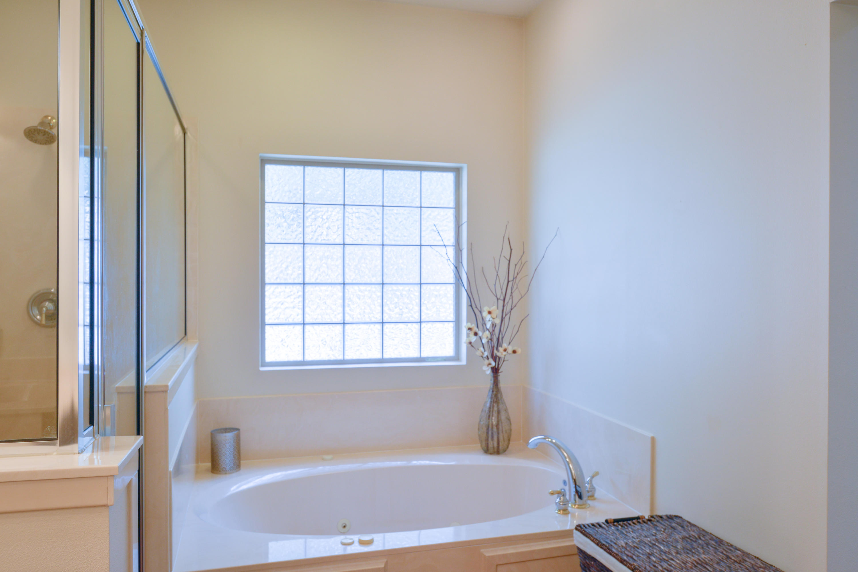 CHARDONNAY ESTATES - Residential