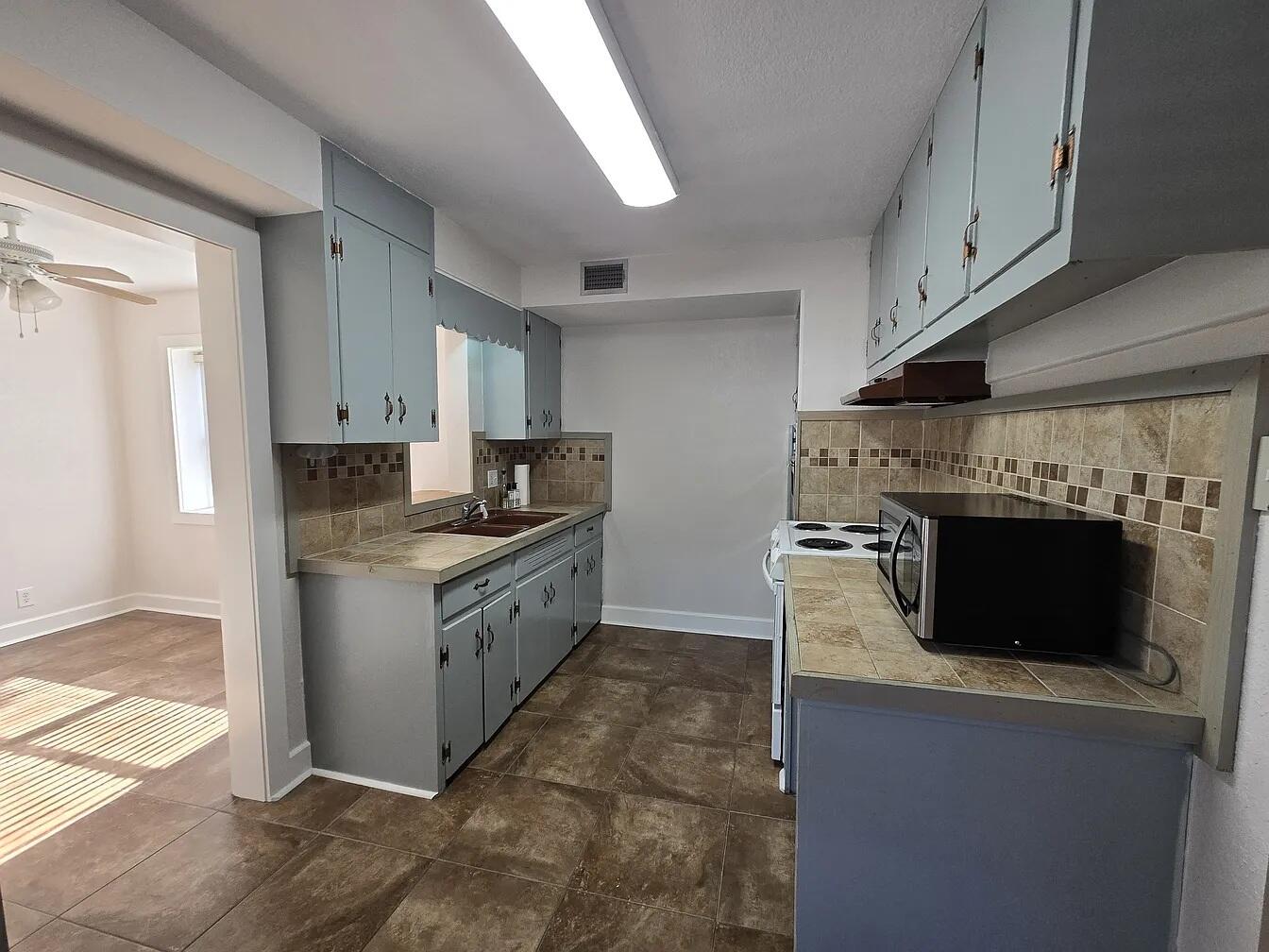 T.S. MICHENERS ADDITION - Residential Lease
