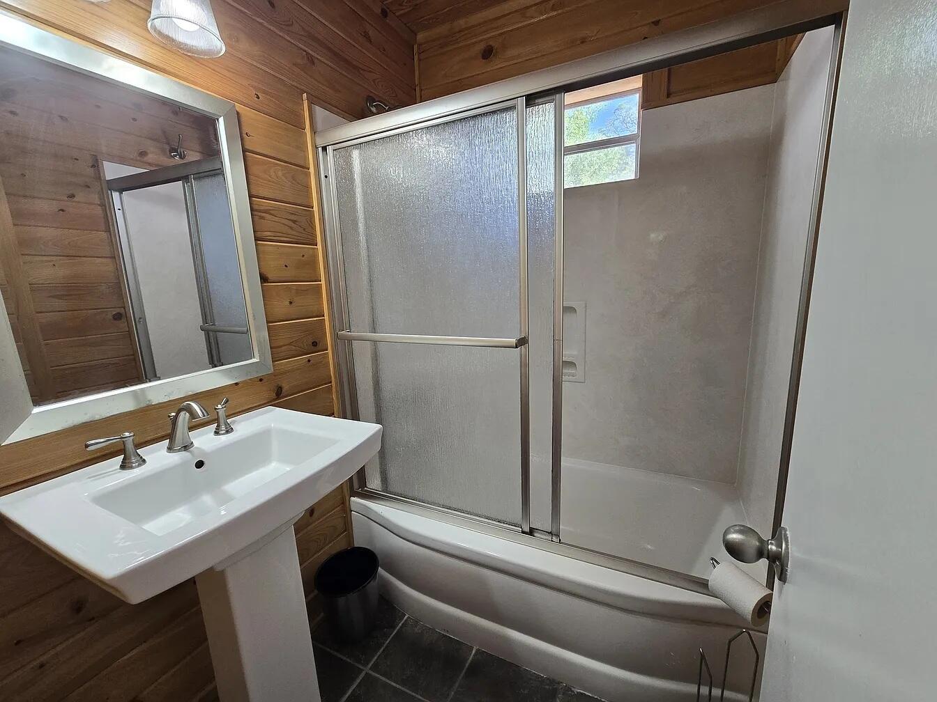 T.S. MICHENERS ADDITION - Residential Lease