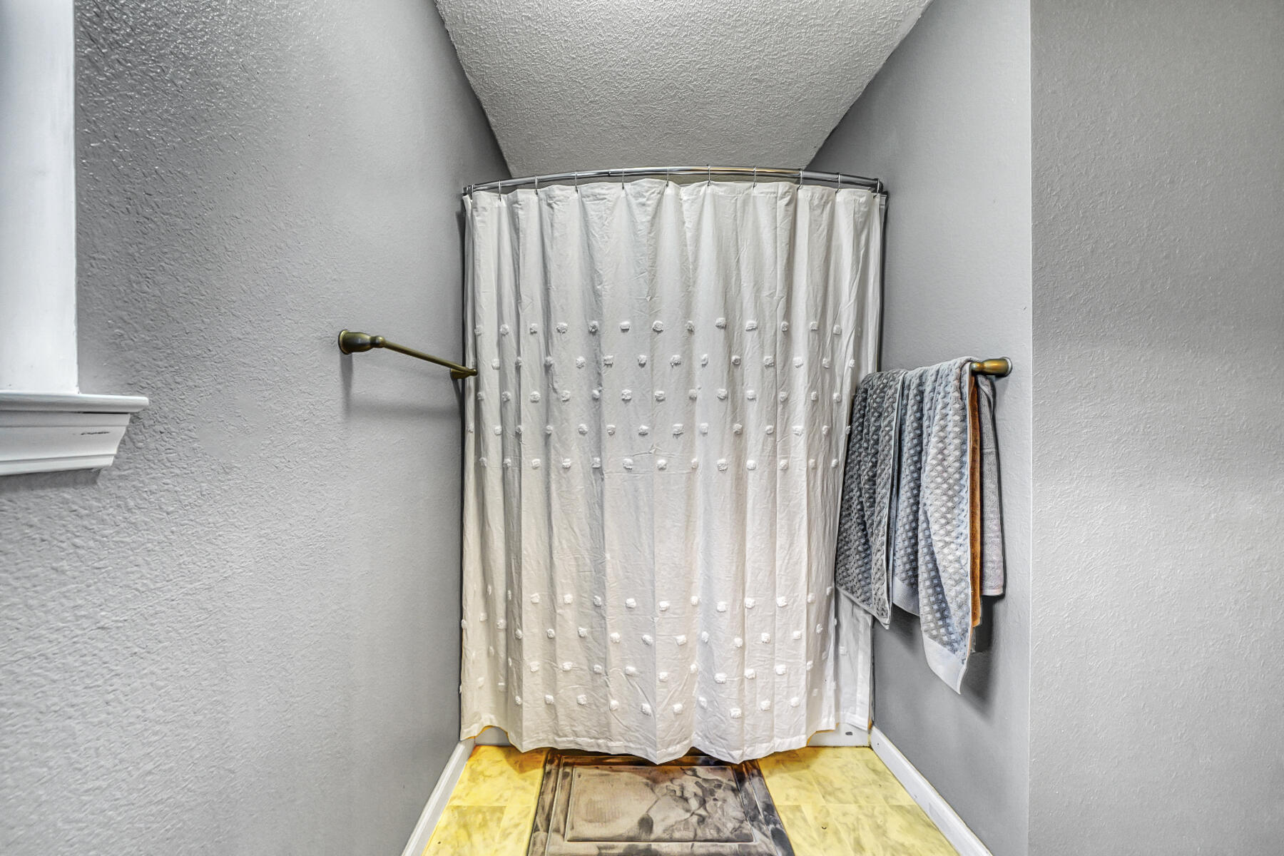 WINDSOR VILLAGE - Residential